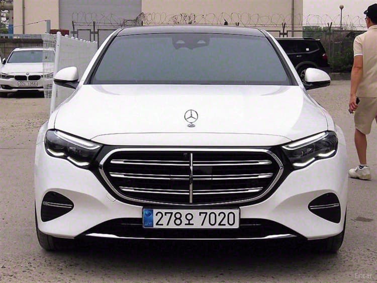 E-Class W214