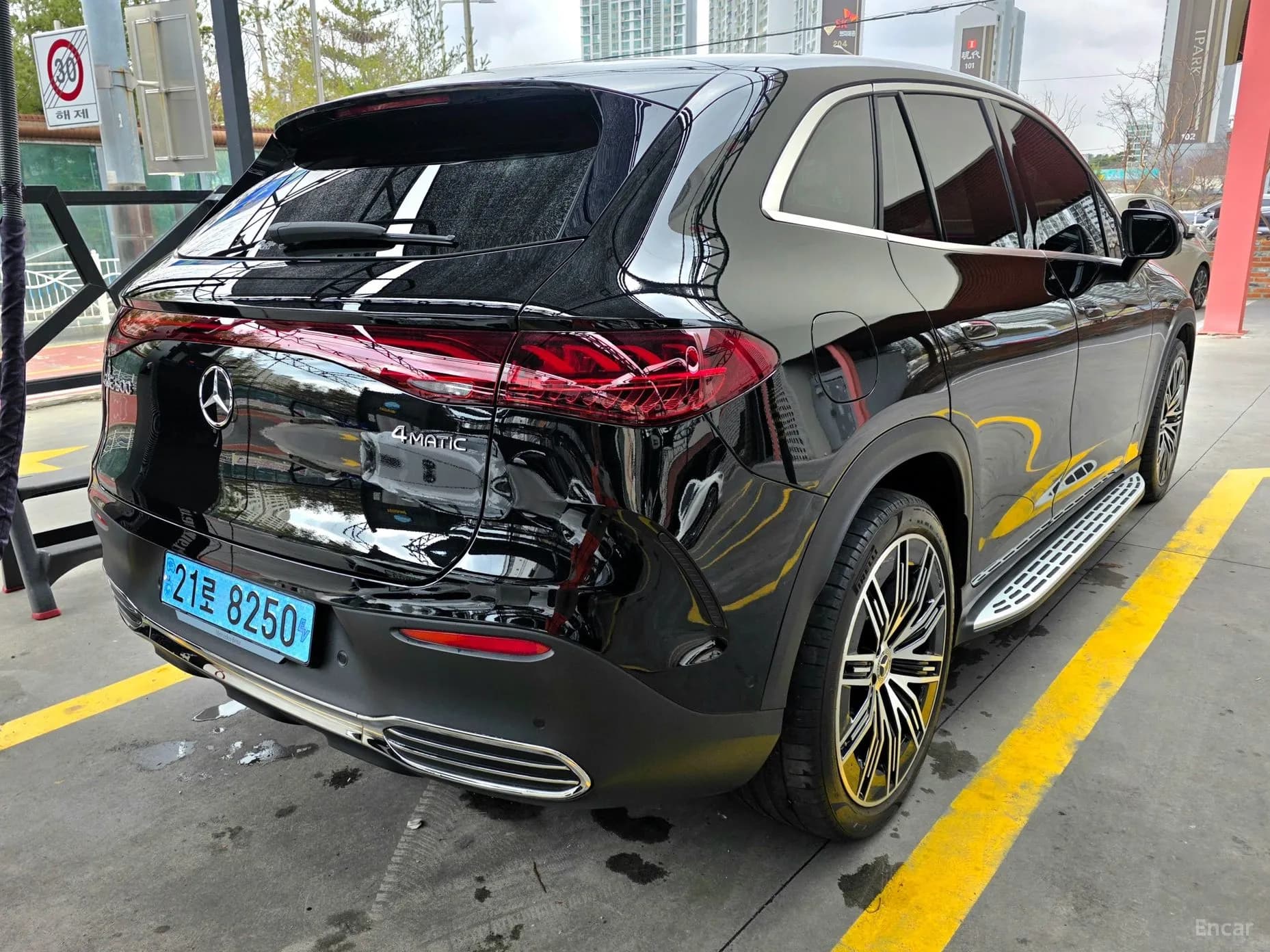 EQE SUV X294