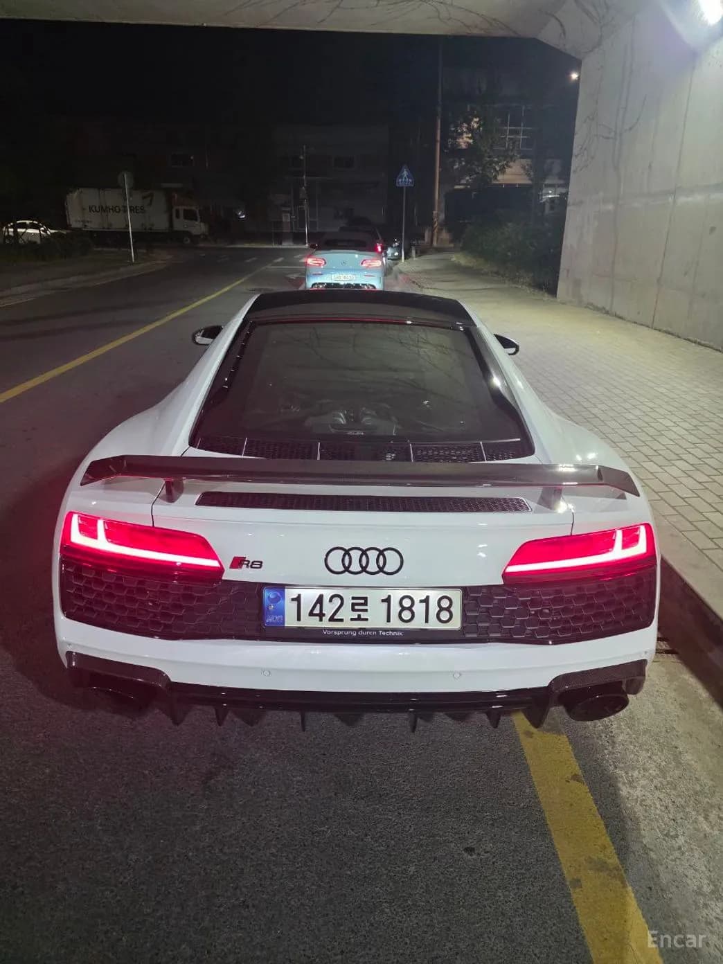 R8 (4S)