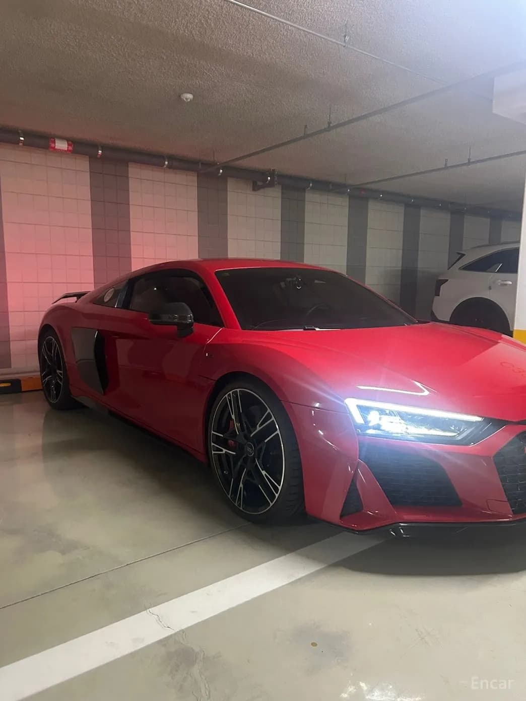 R8 (4S)