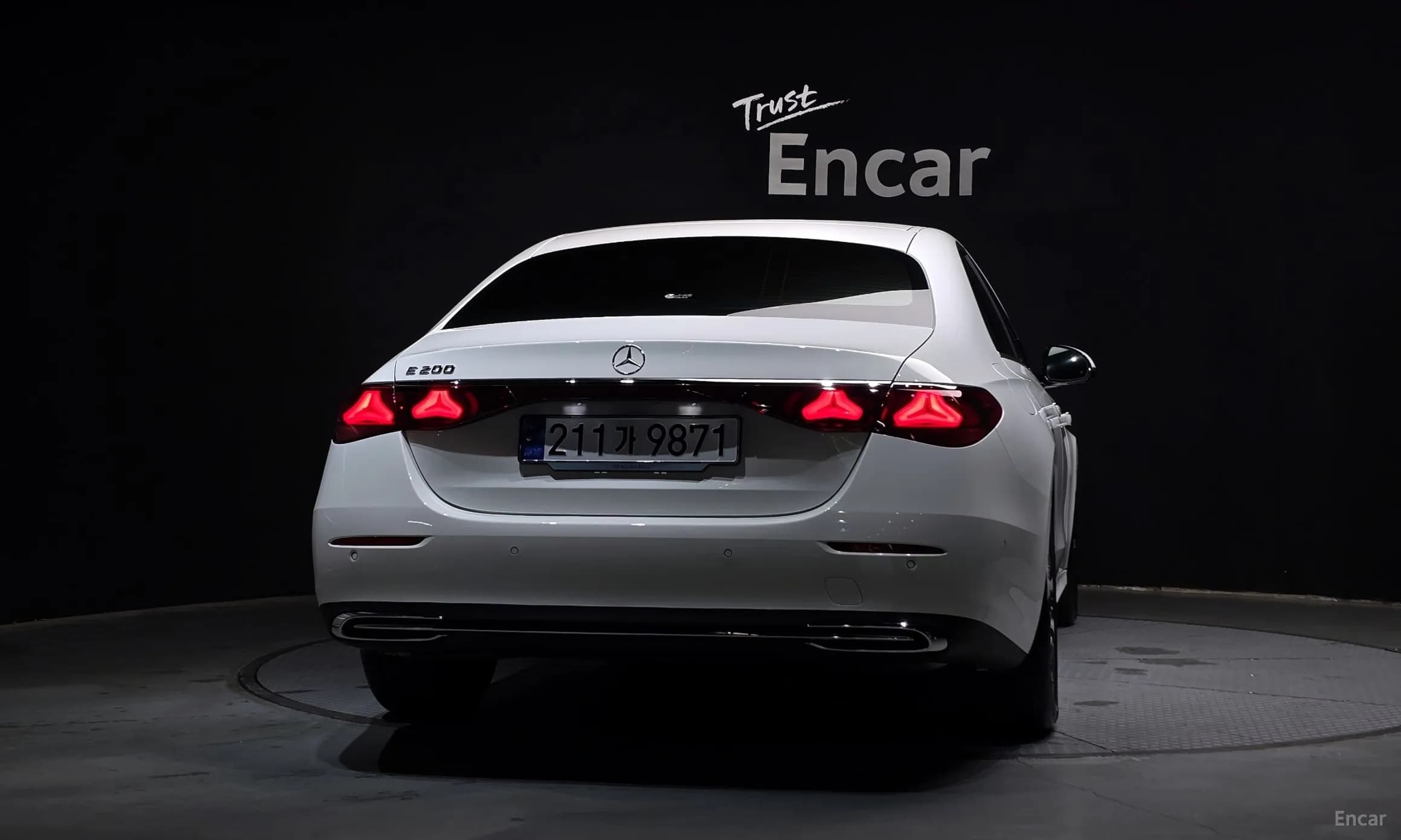 E-Class W214