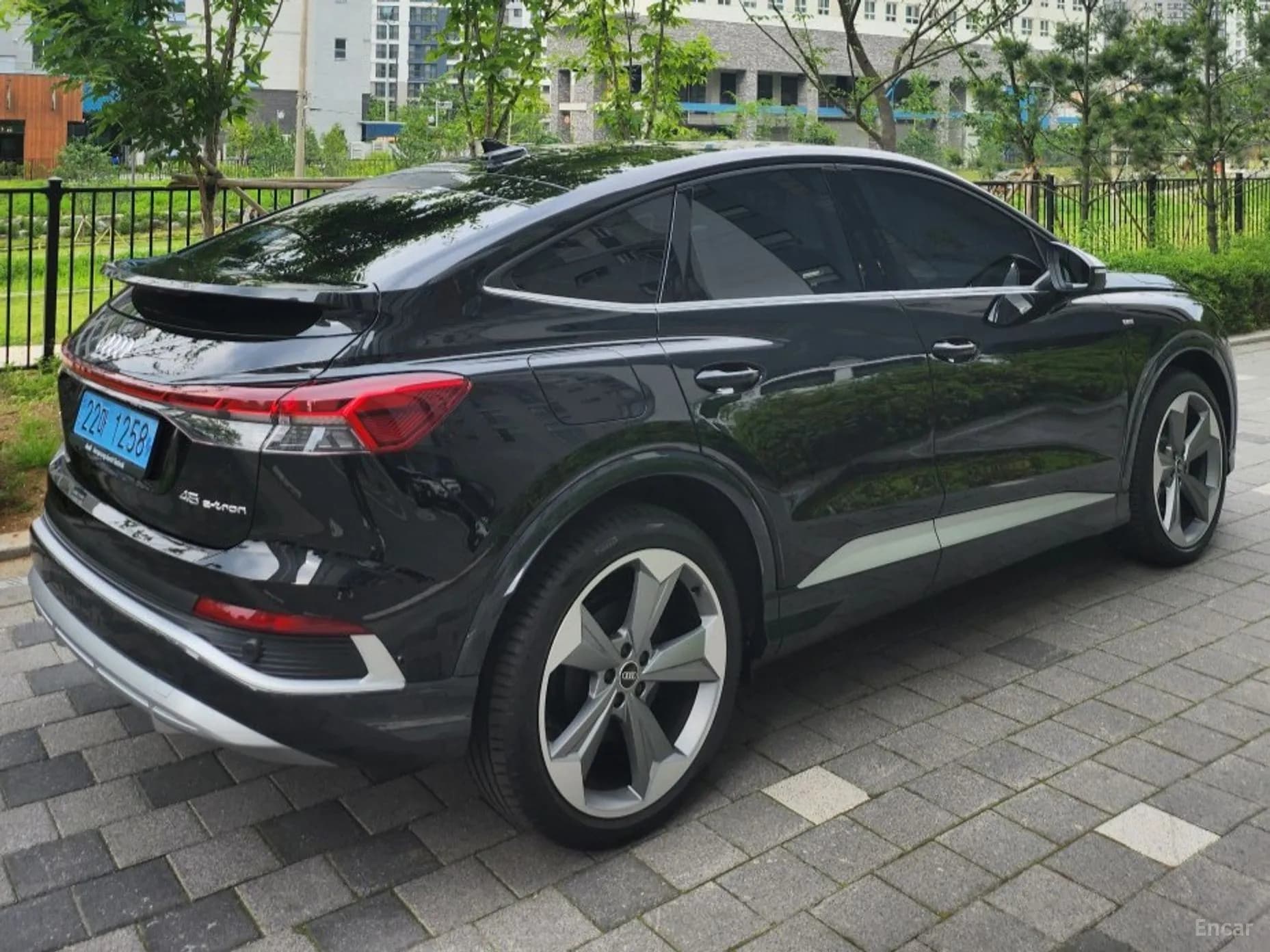 Q4 e-tron (F4)