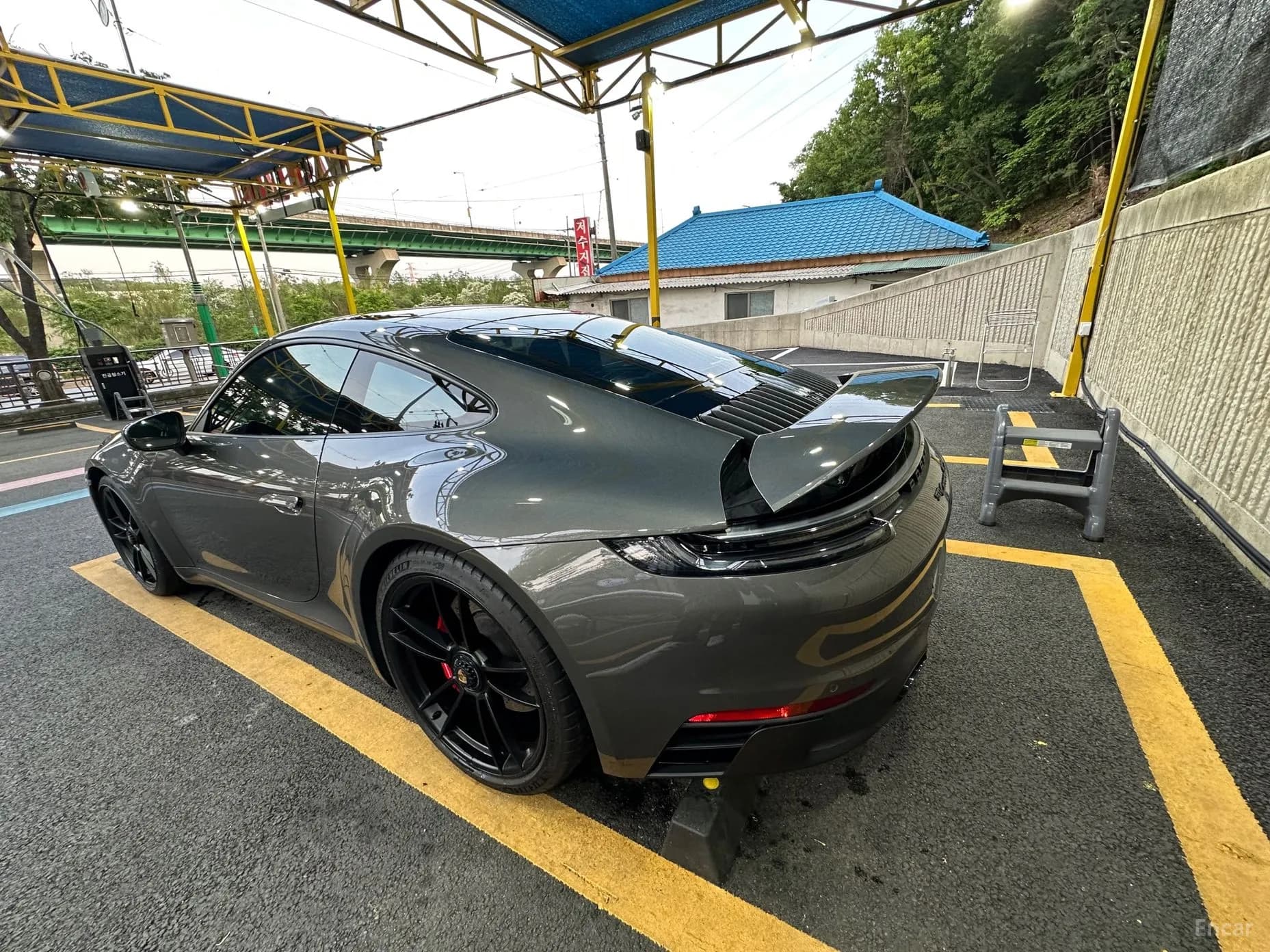 911 (992)