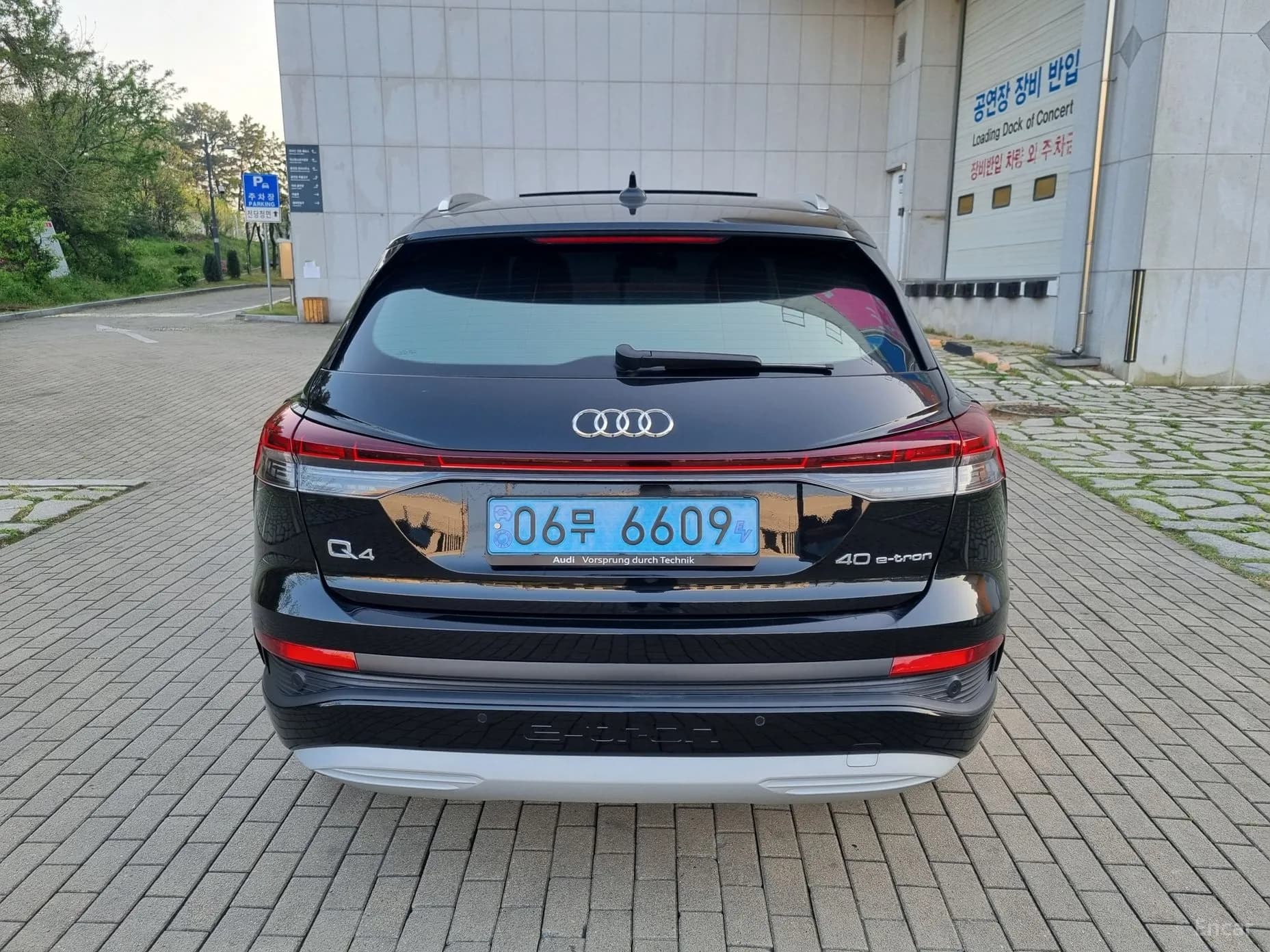 Q4 e-tron (F4)