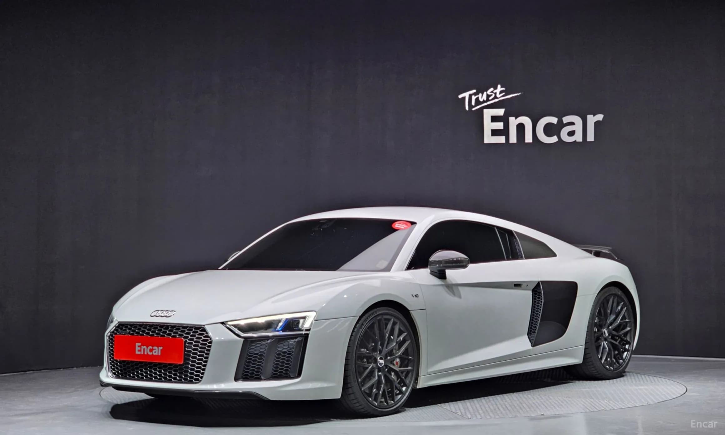 R8 (4S)