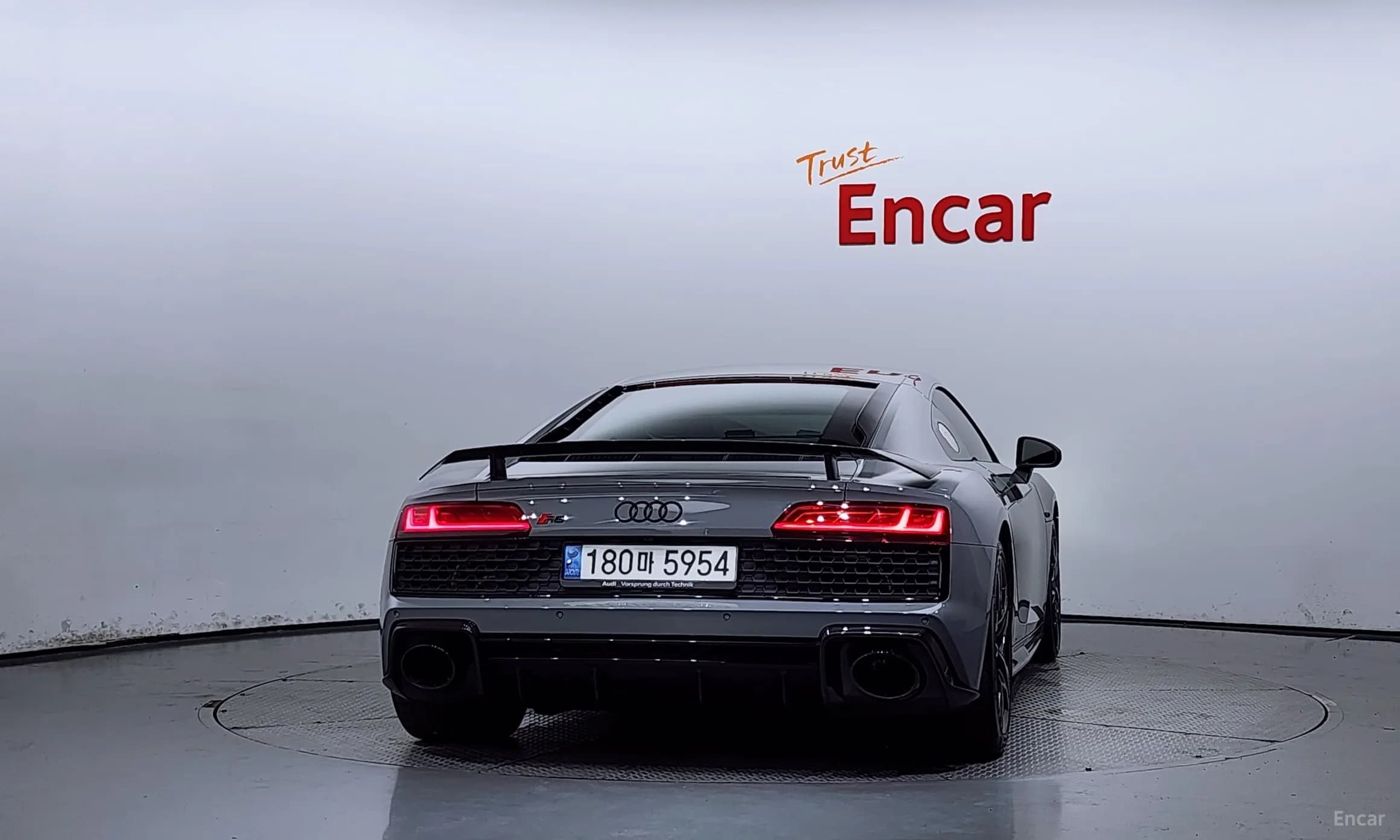 R8 (4S)