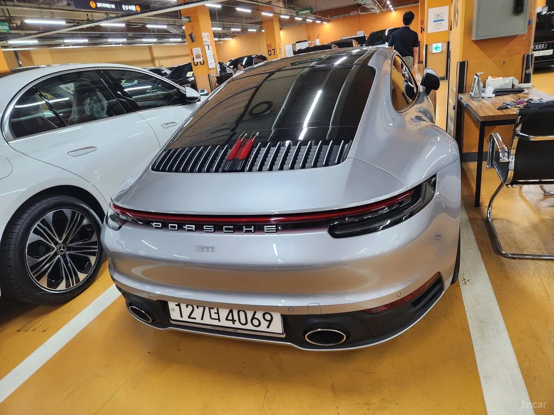 911 (992)