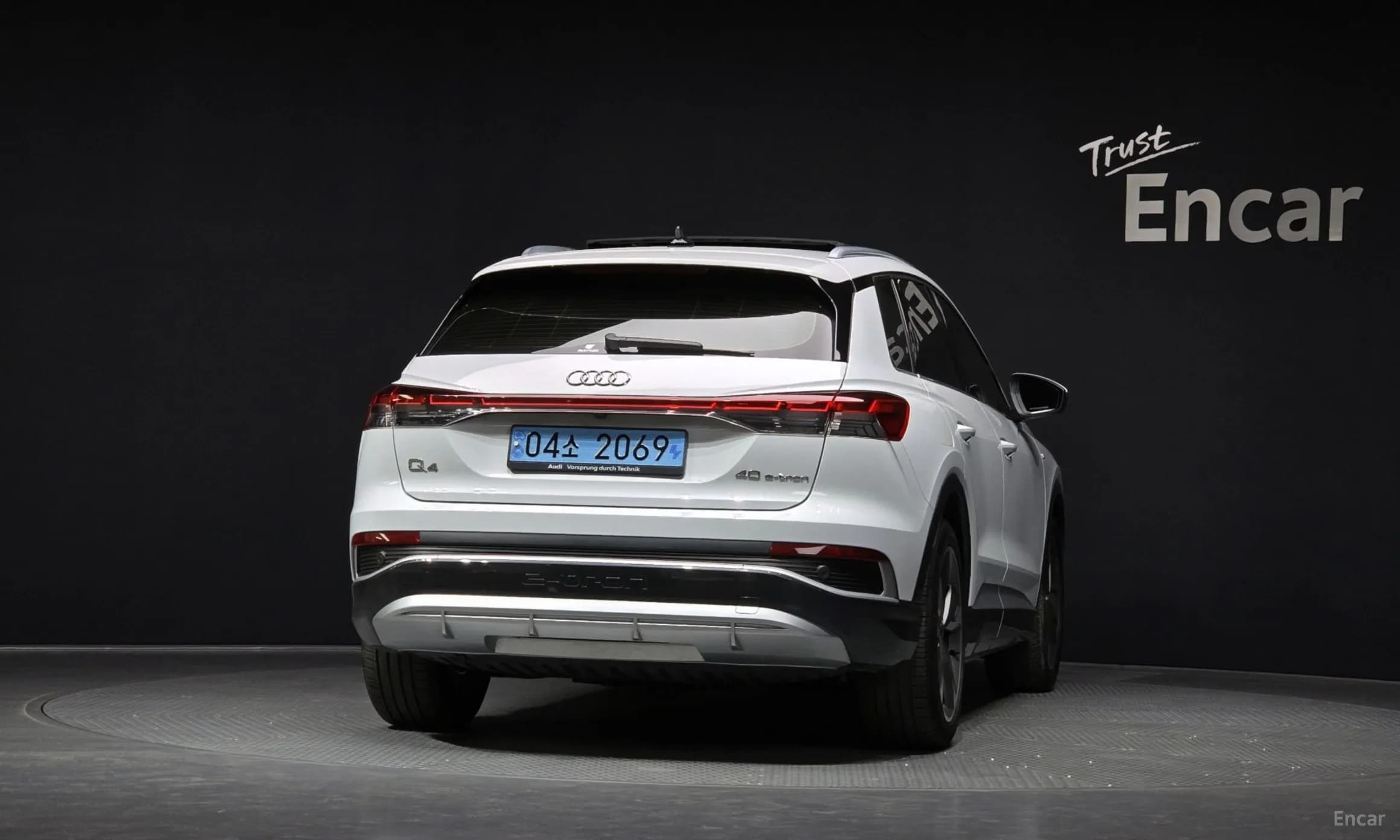 Q4 e-tron (F4)