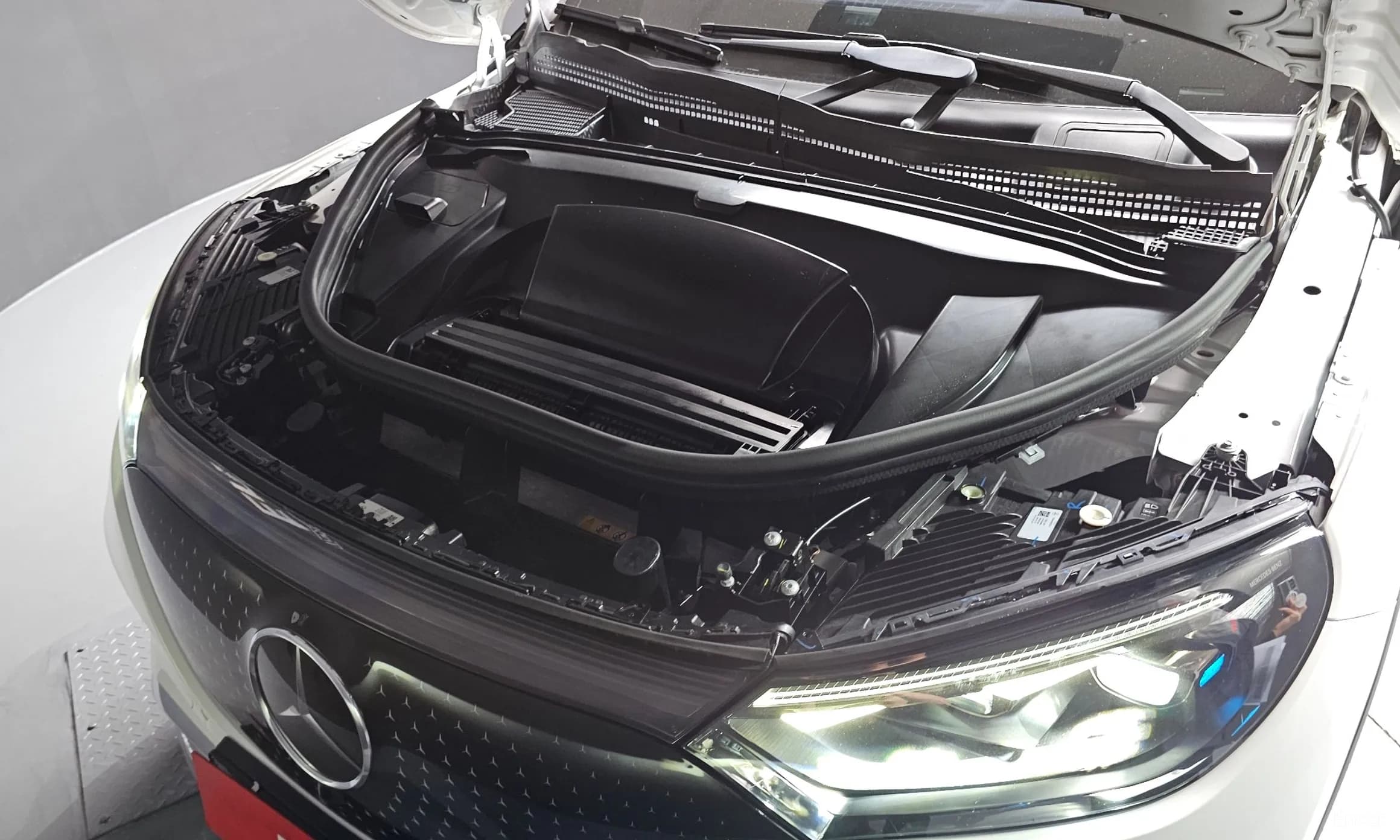 EQE SUV X294