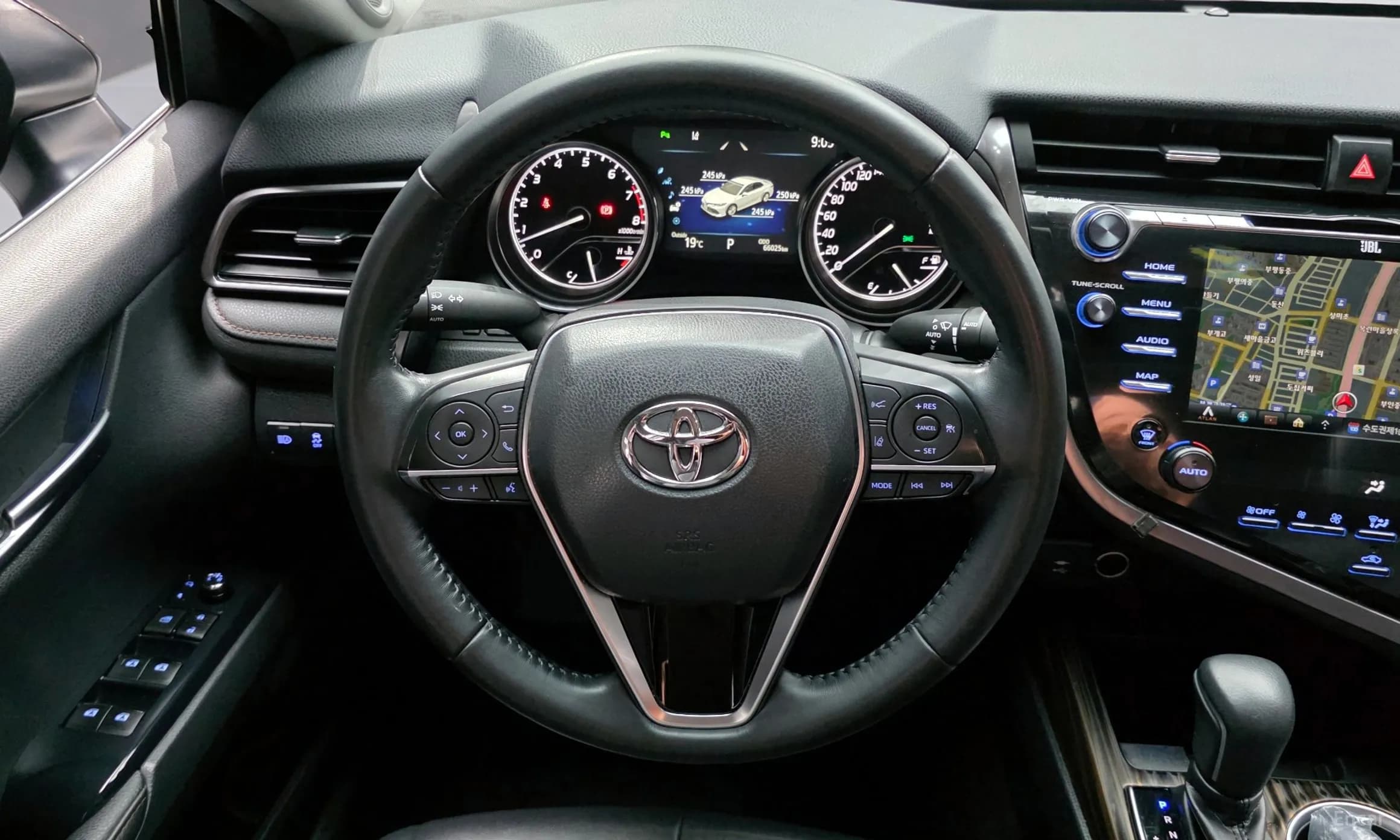 Camry (XV70)