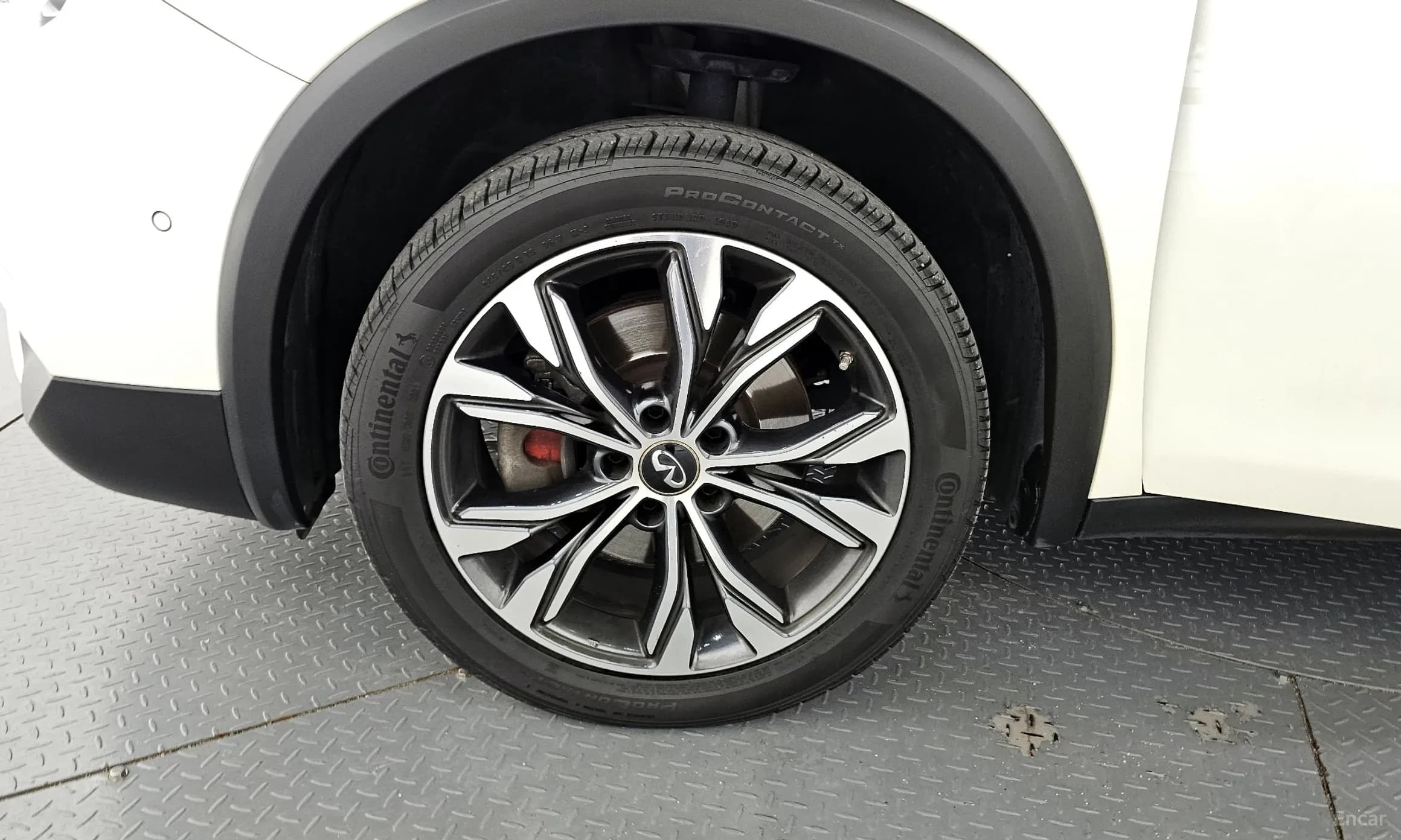 QX30