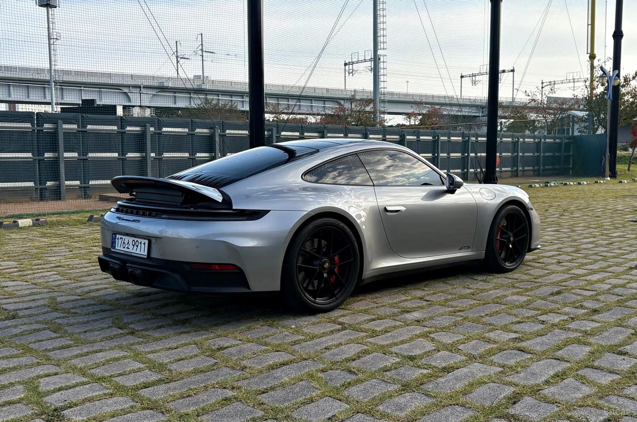 911 (992)