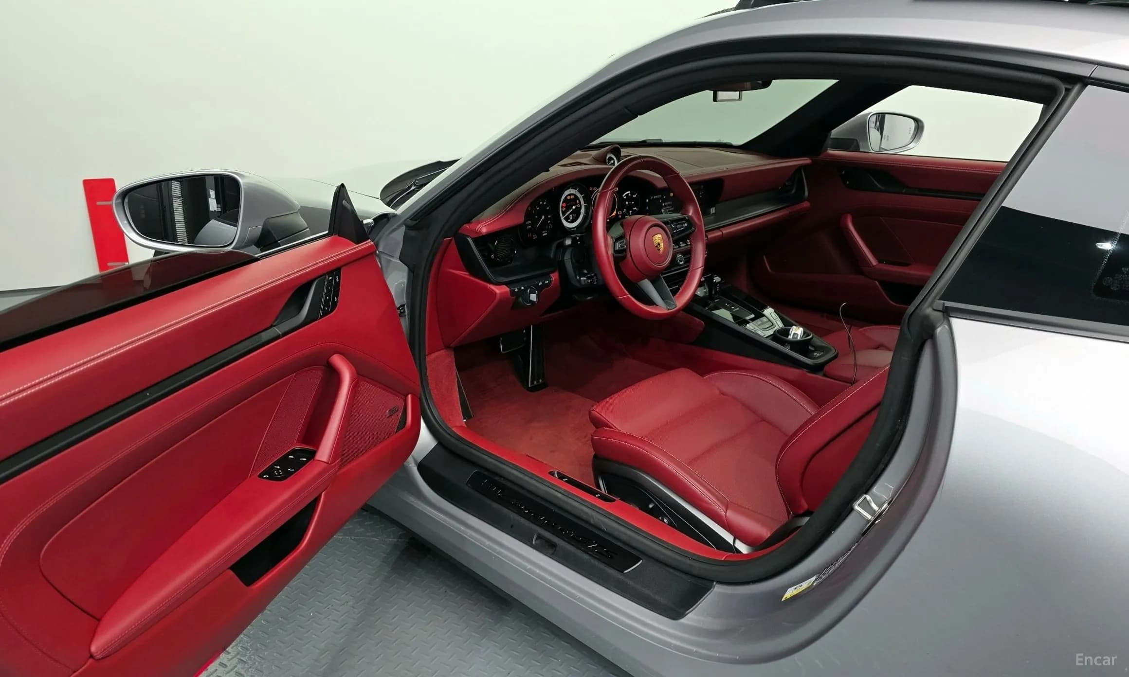 911 (992)