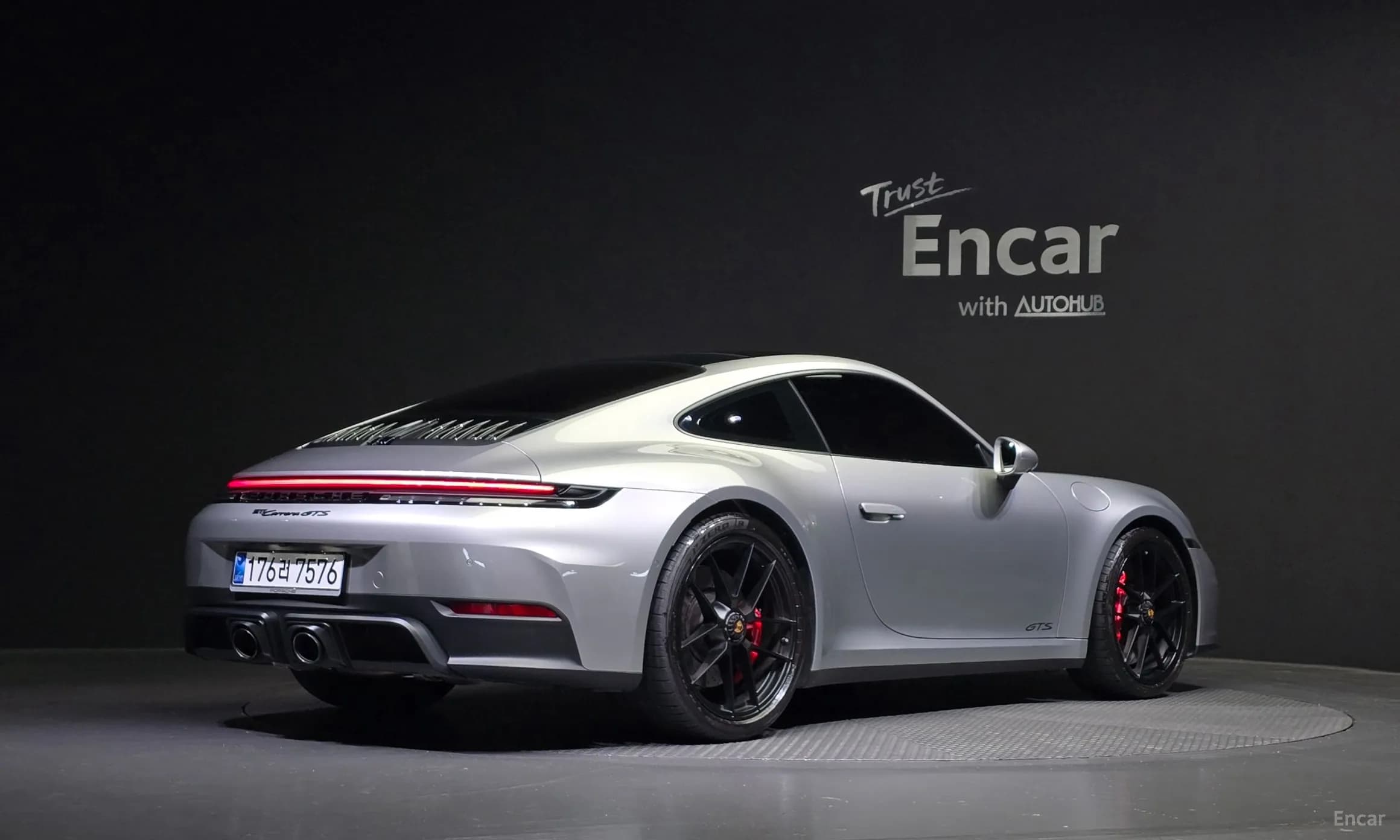 911 (992)