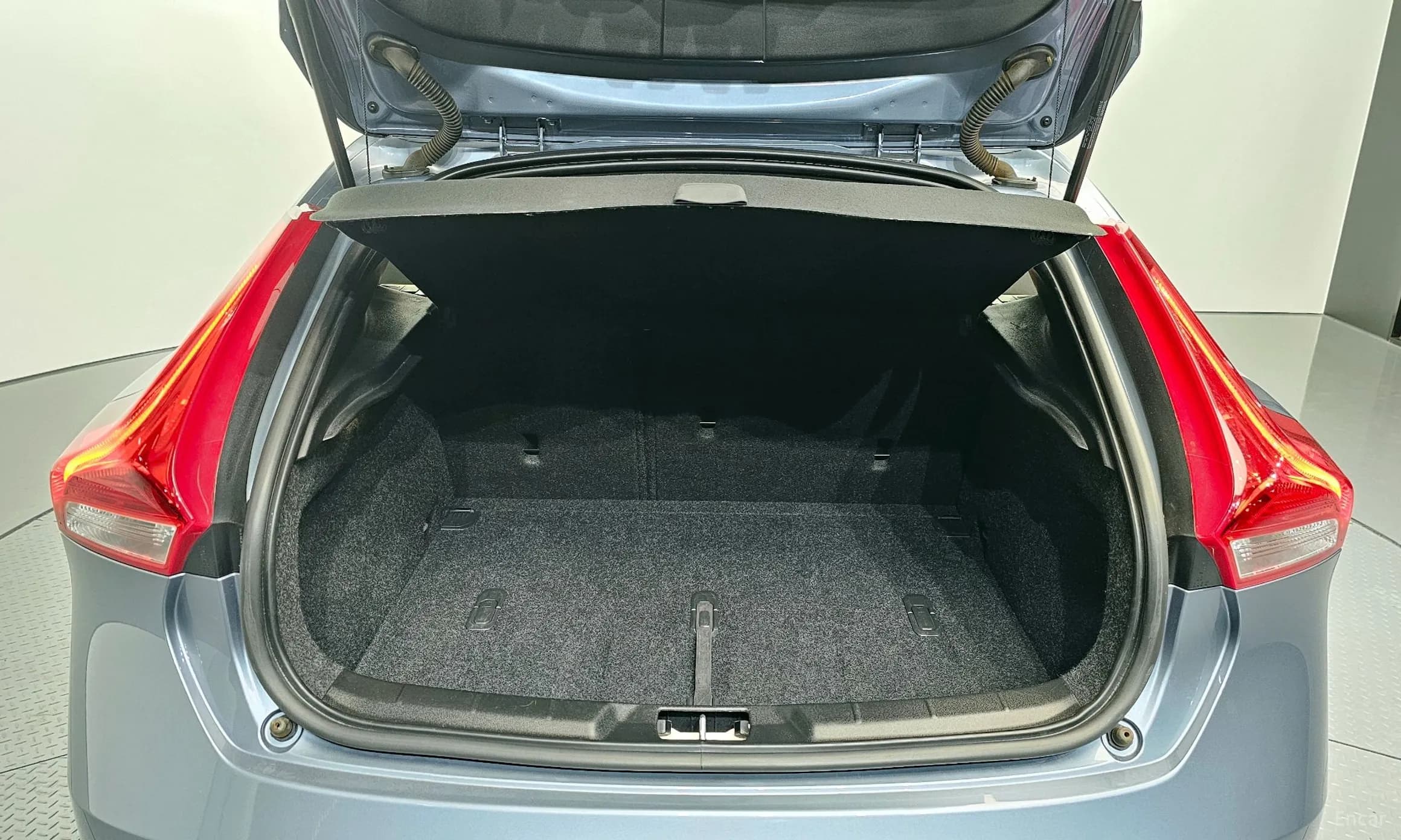 V40