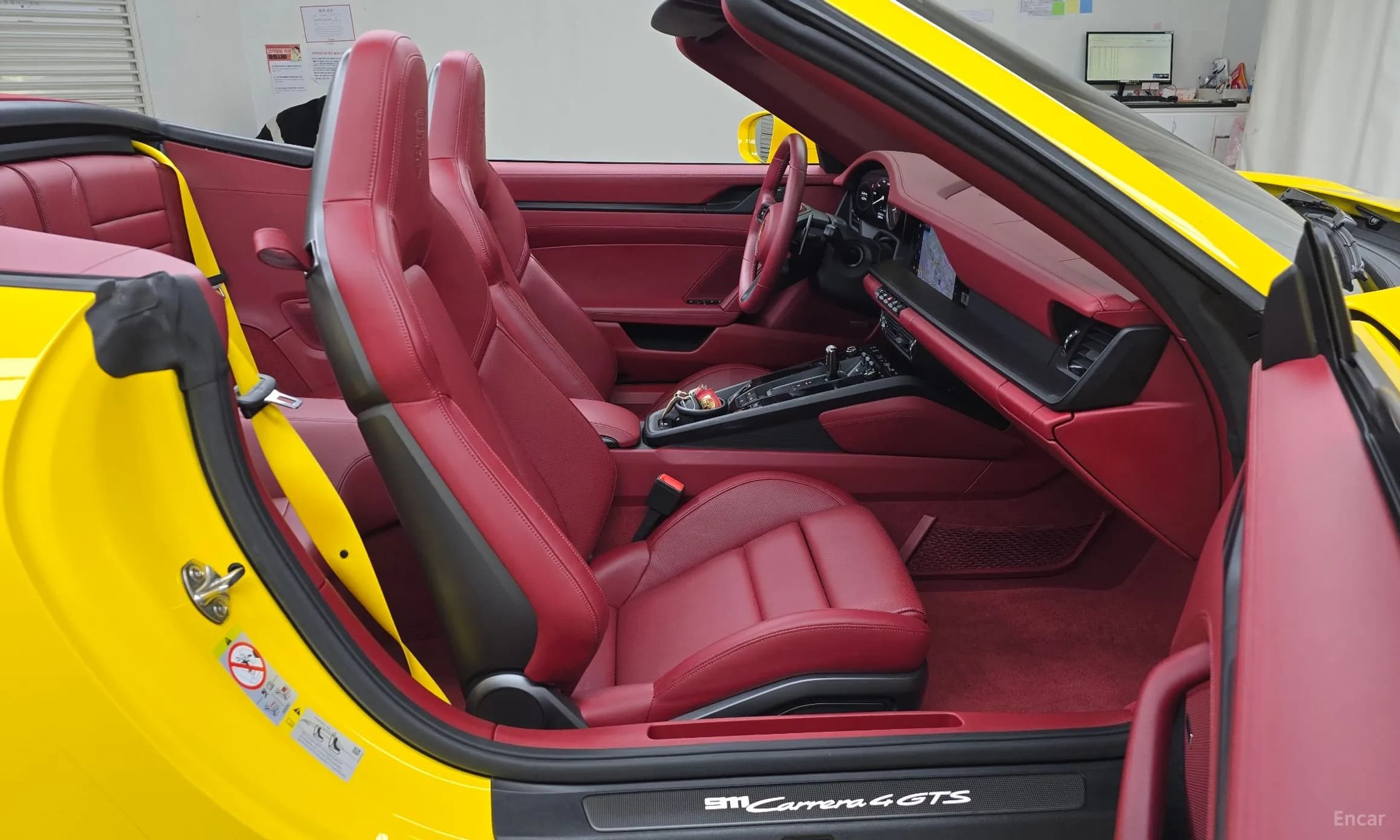 911 (992)