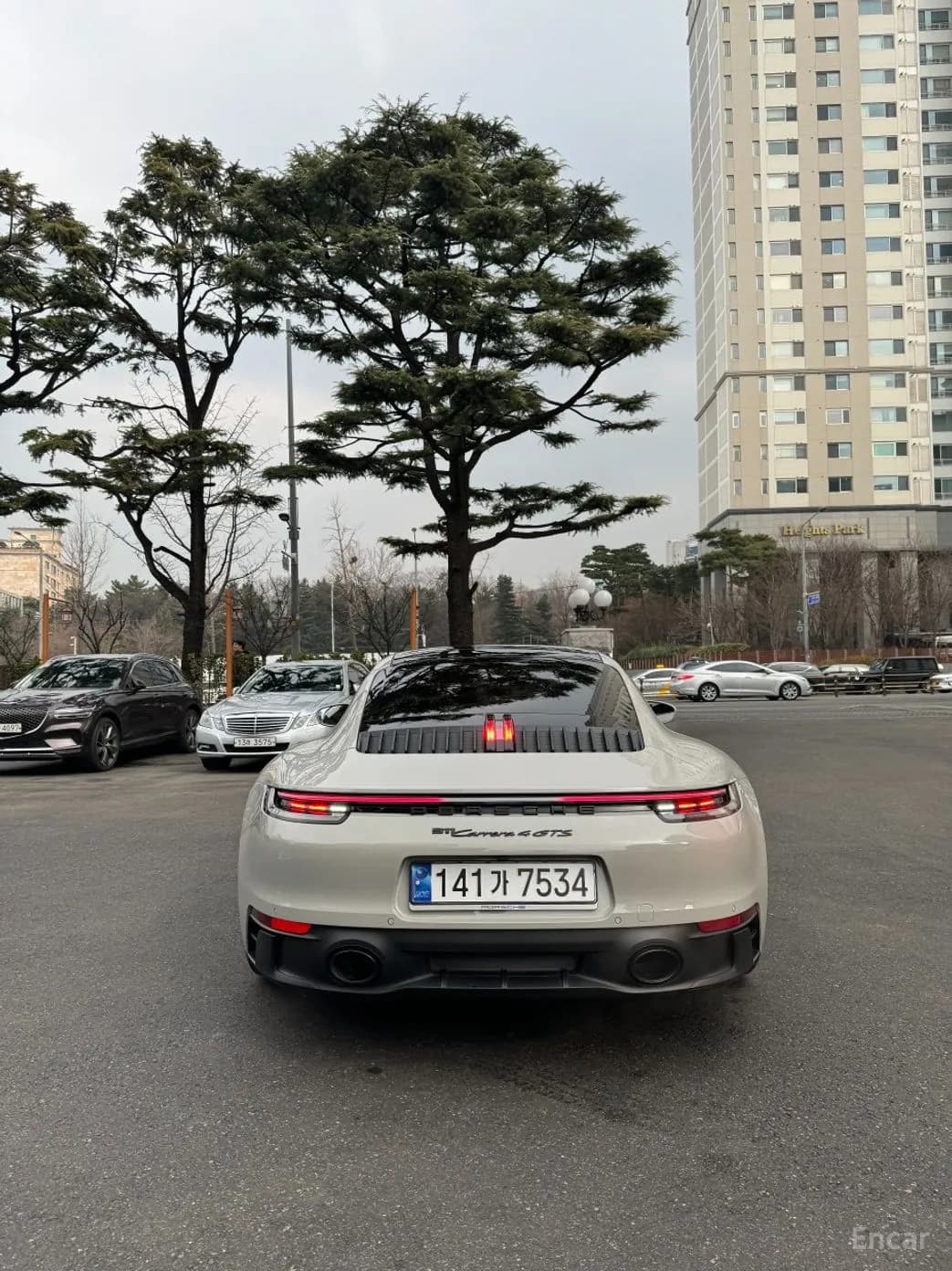911 (992)
