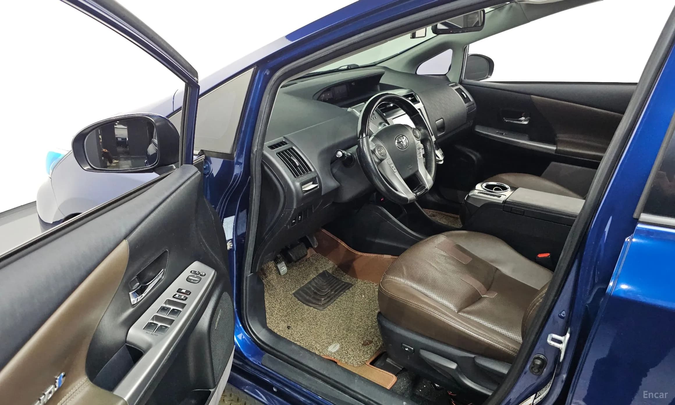 Prius V