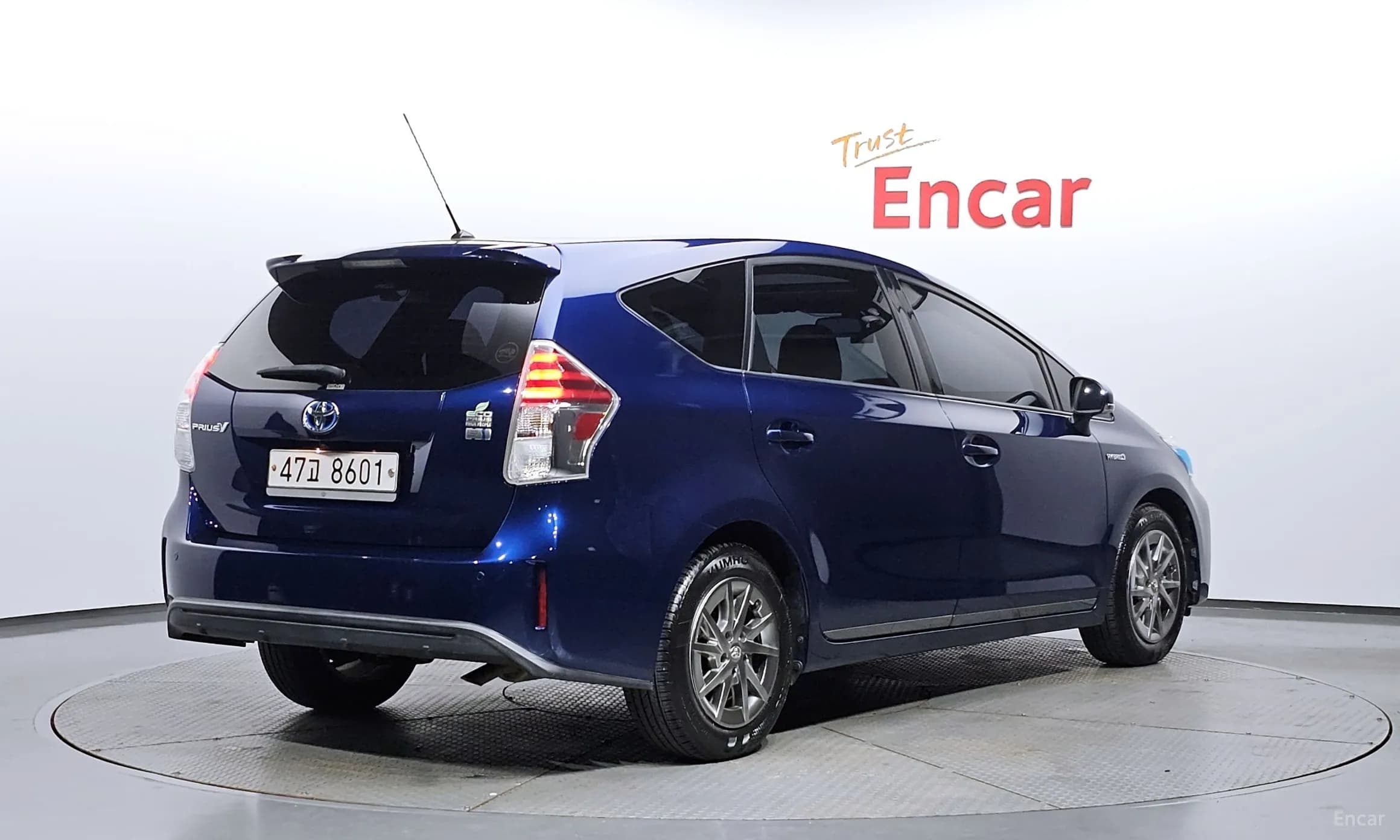 Prius V