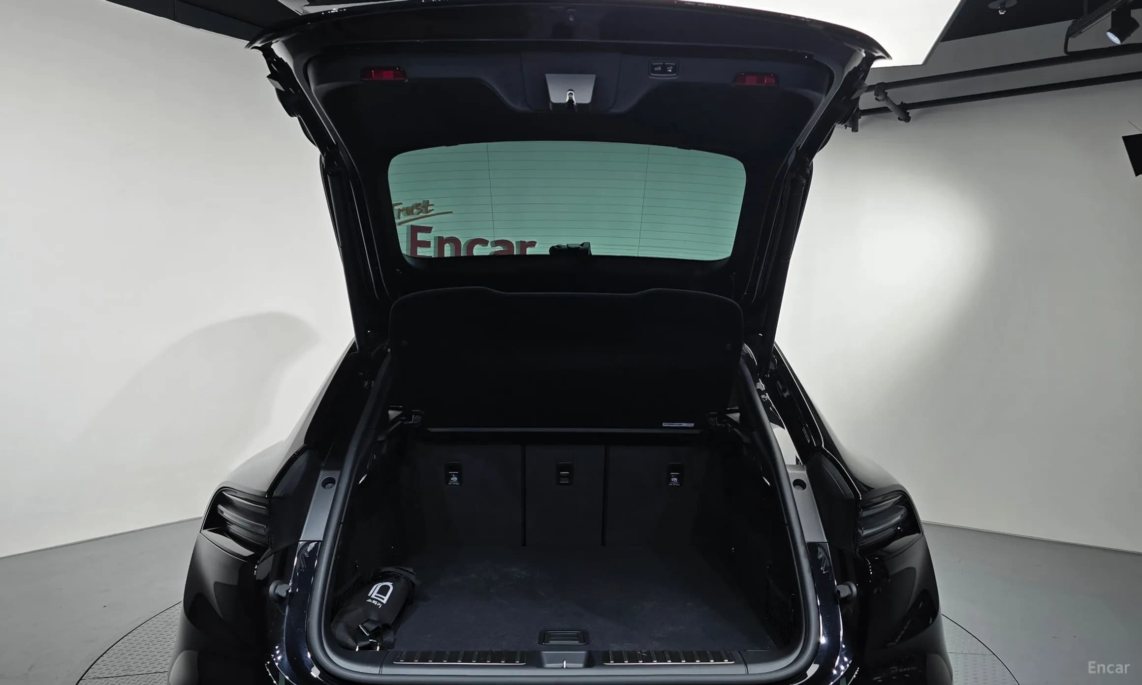 Macan EV