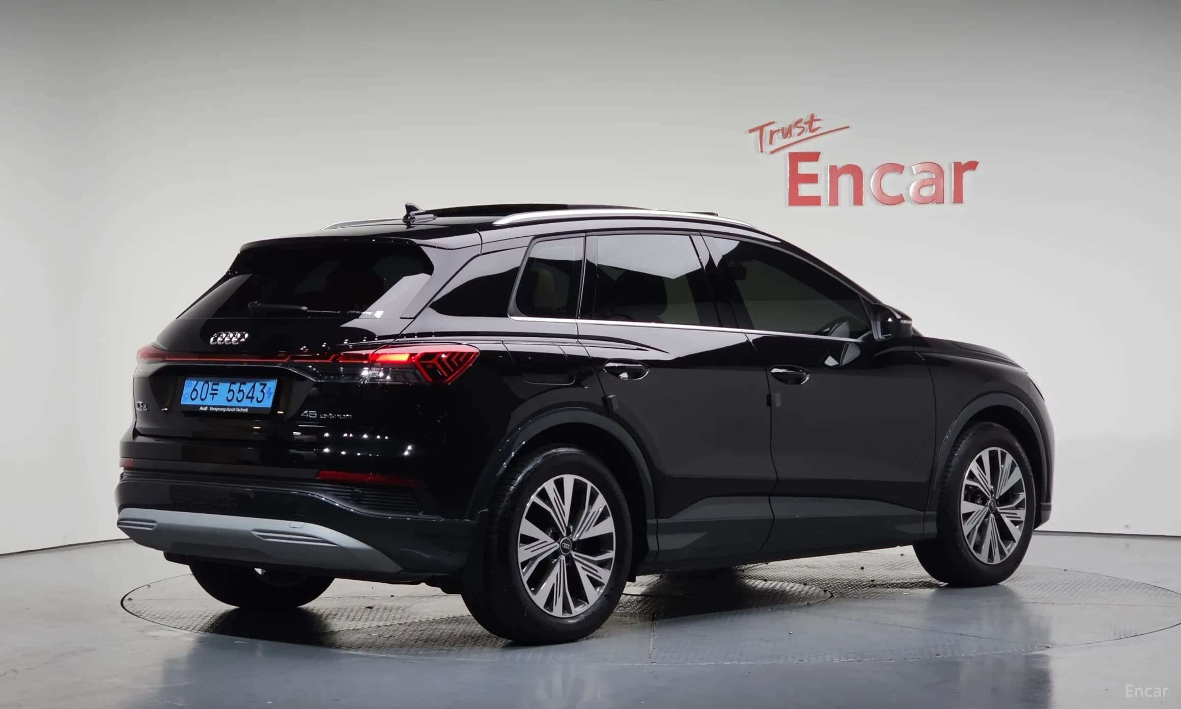 Q4 e-tron (F4)