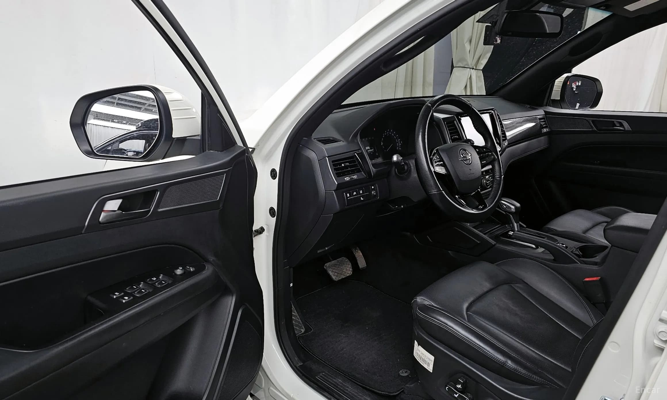 Rexton Sports Khan