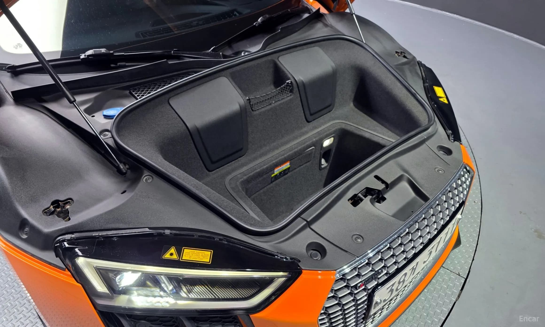 R8 (4S)