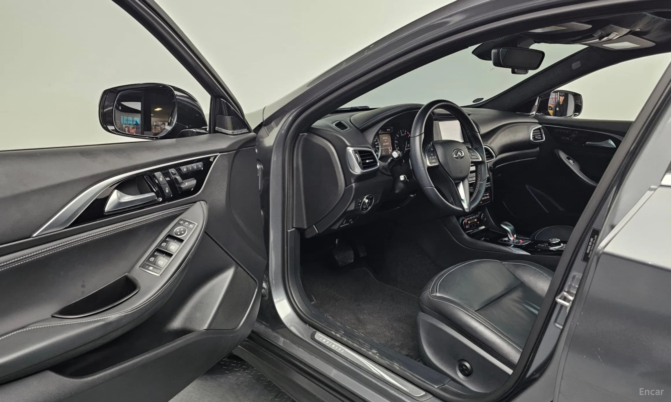 QX30