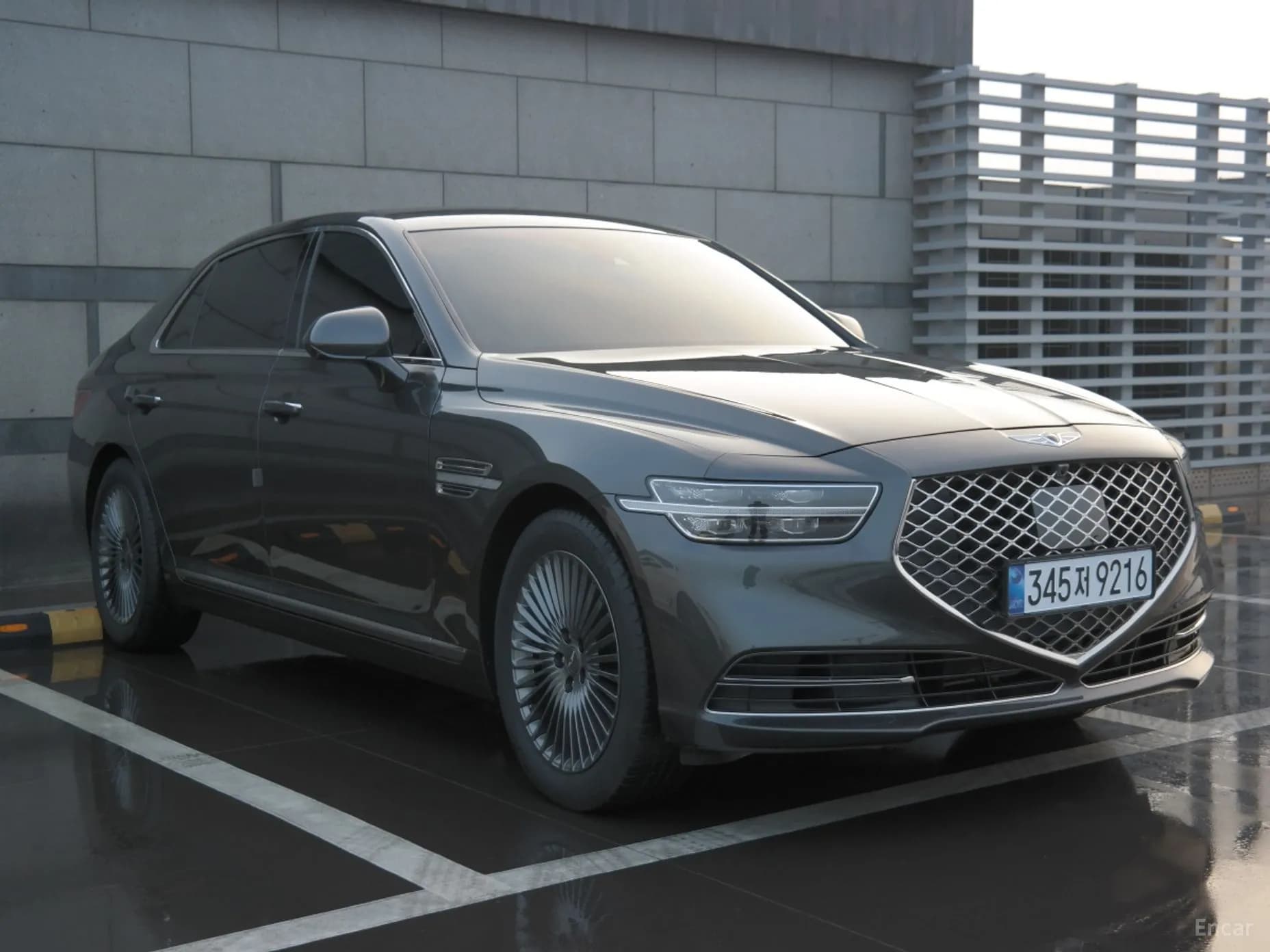 G90