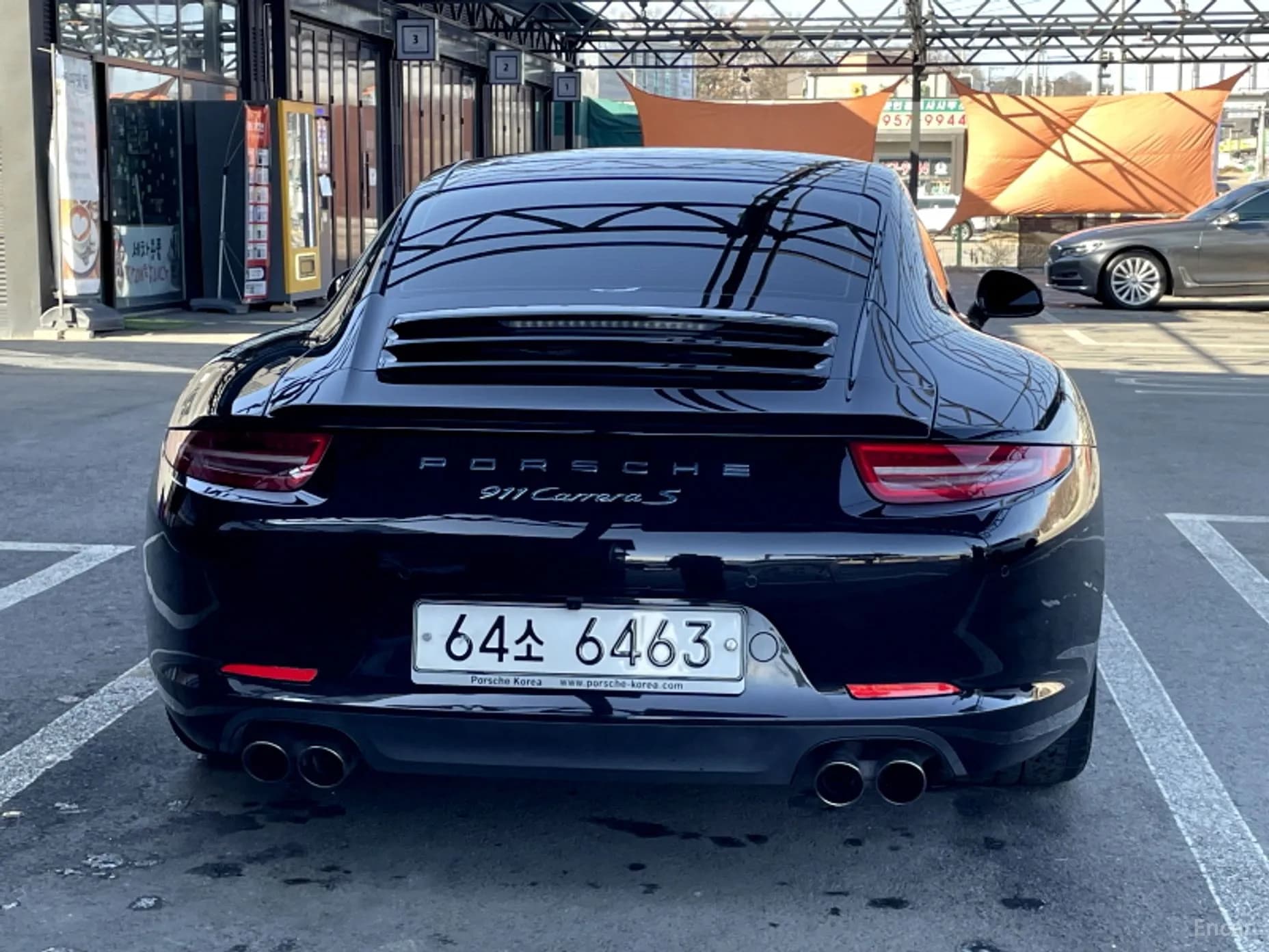 910