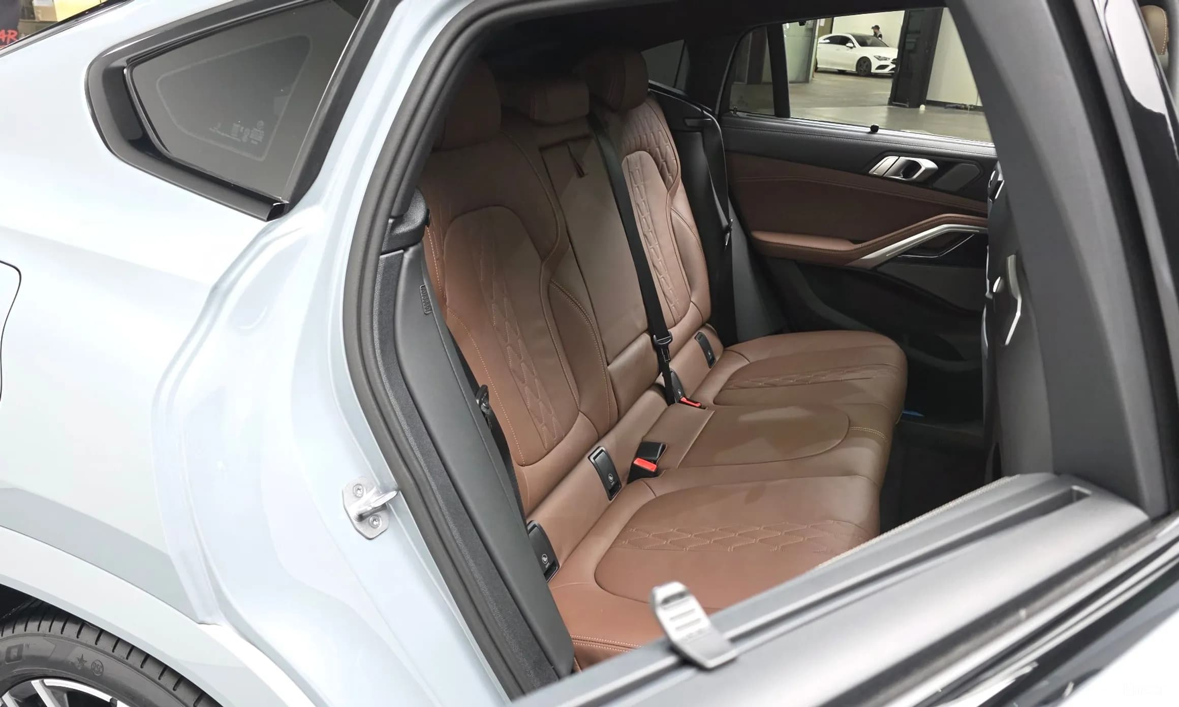 X6 (G06)