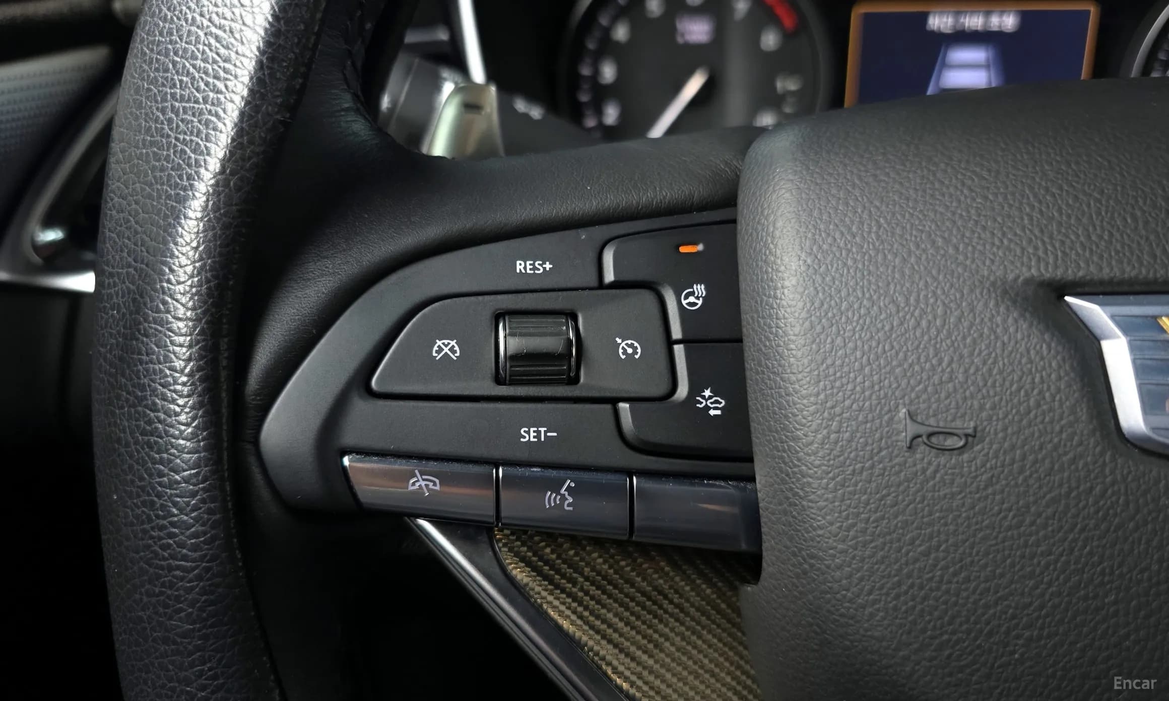 XT6