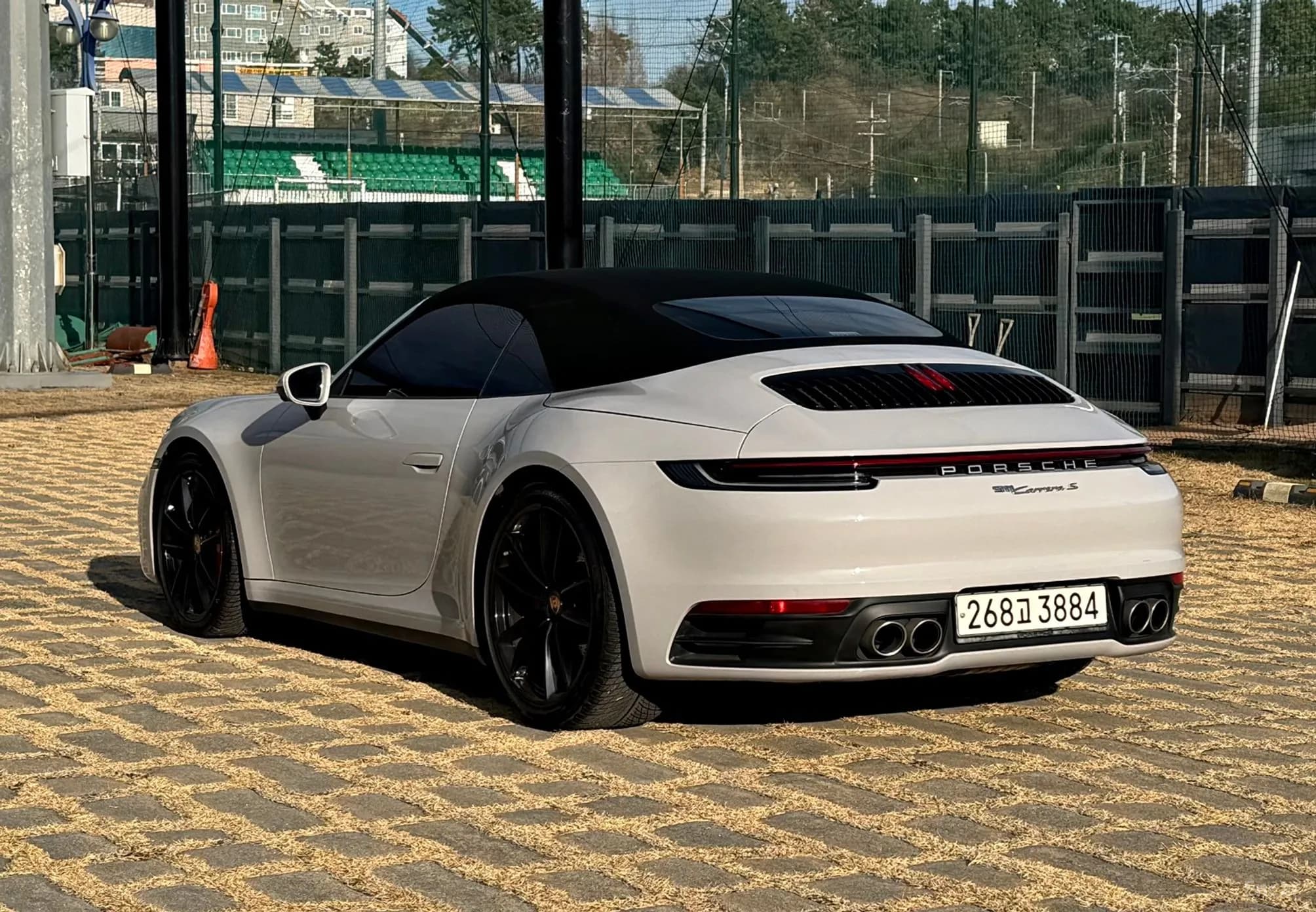 911 (992)
