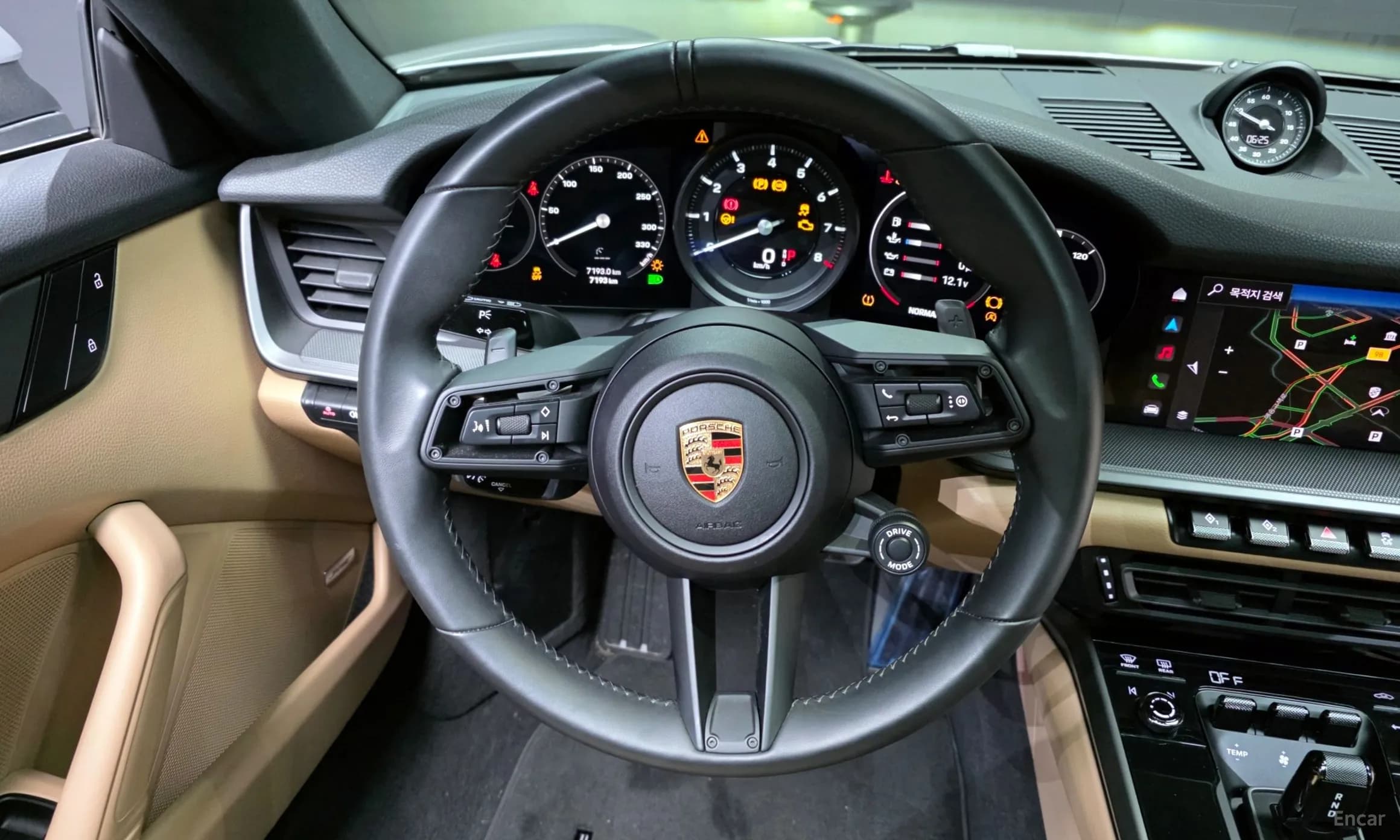 911 (992)