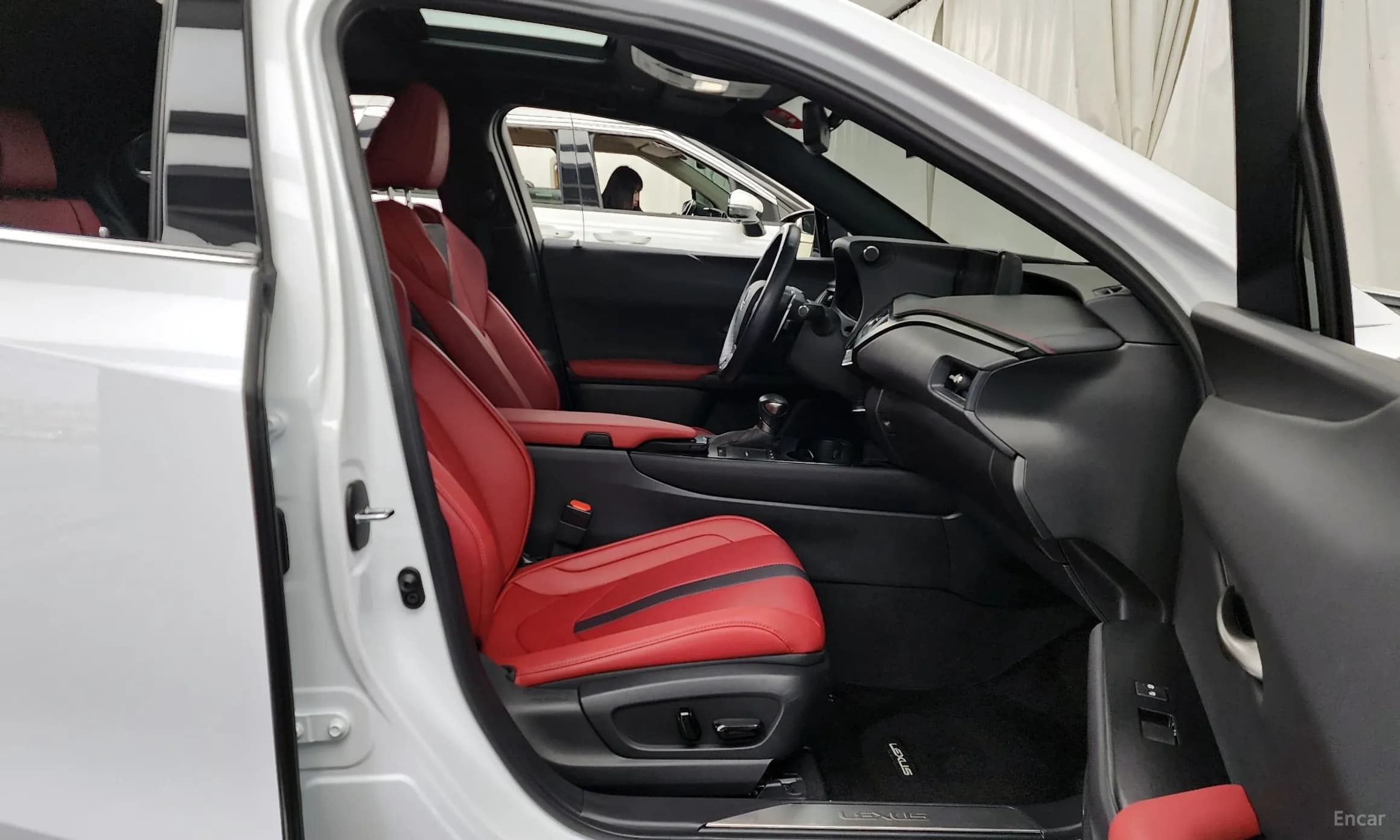 UX250h