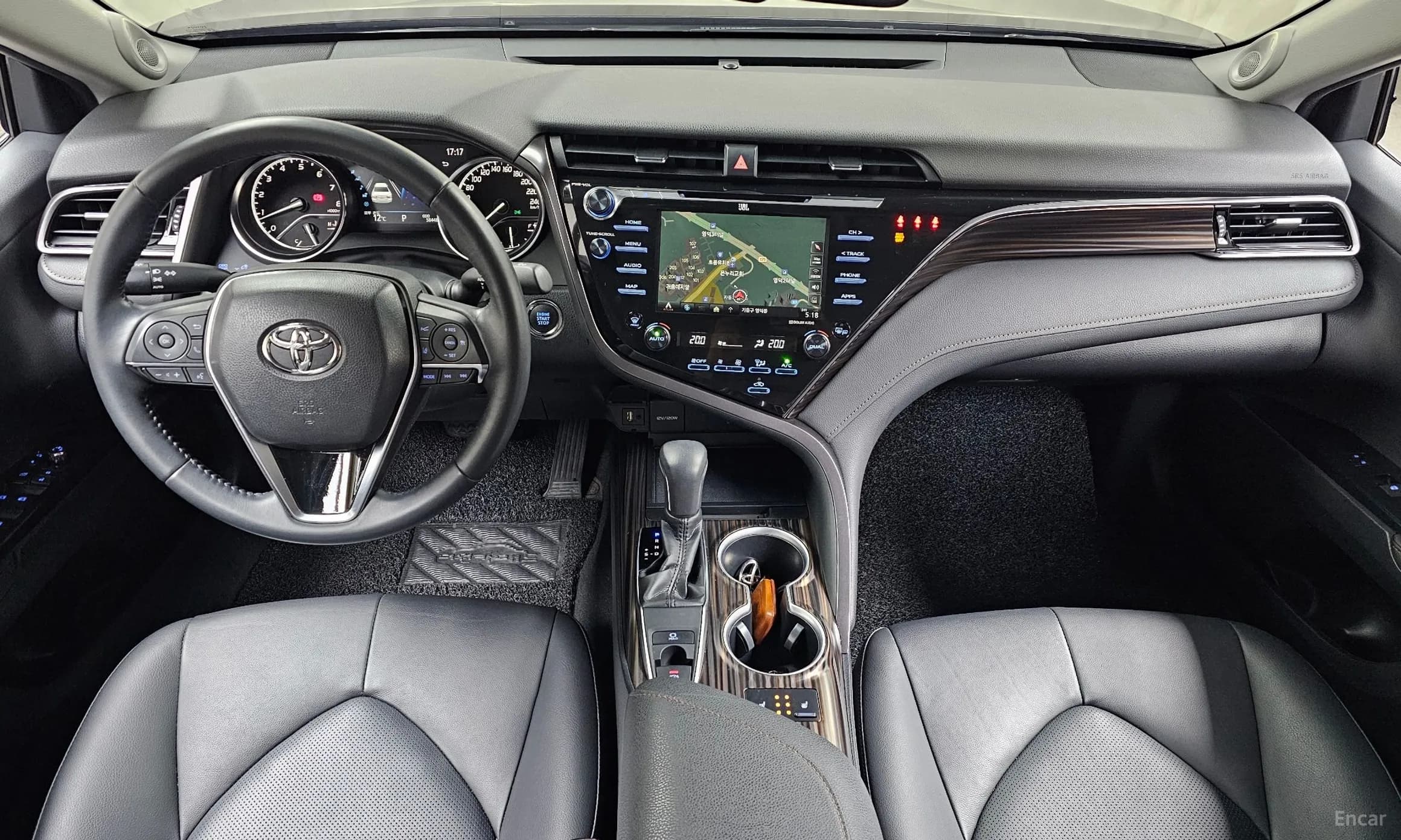 Camry (XV70)