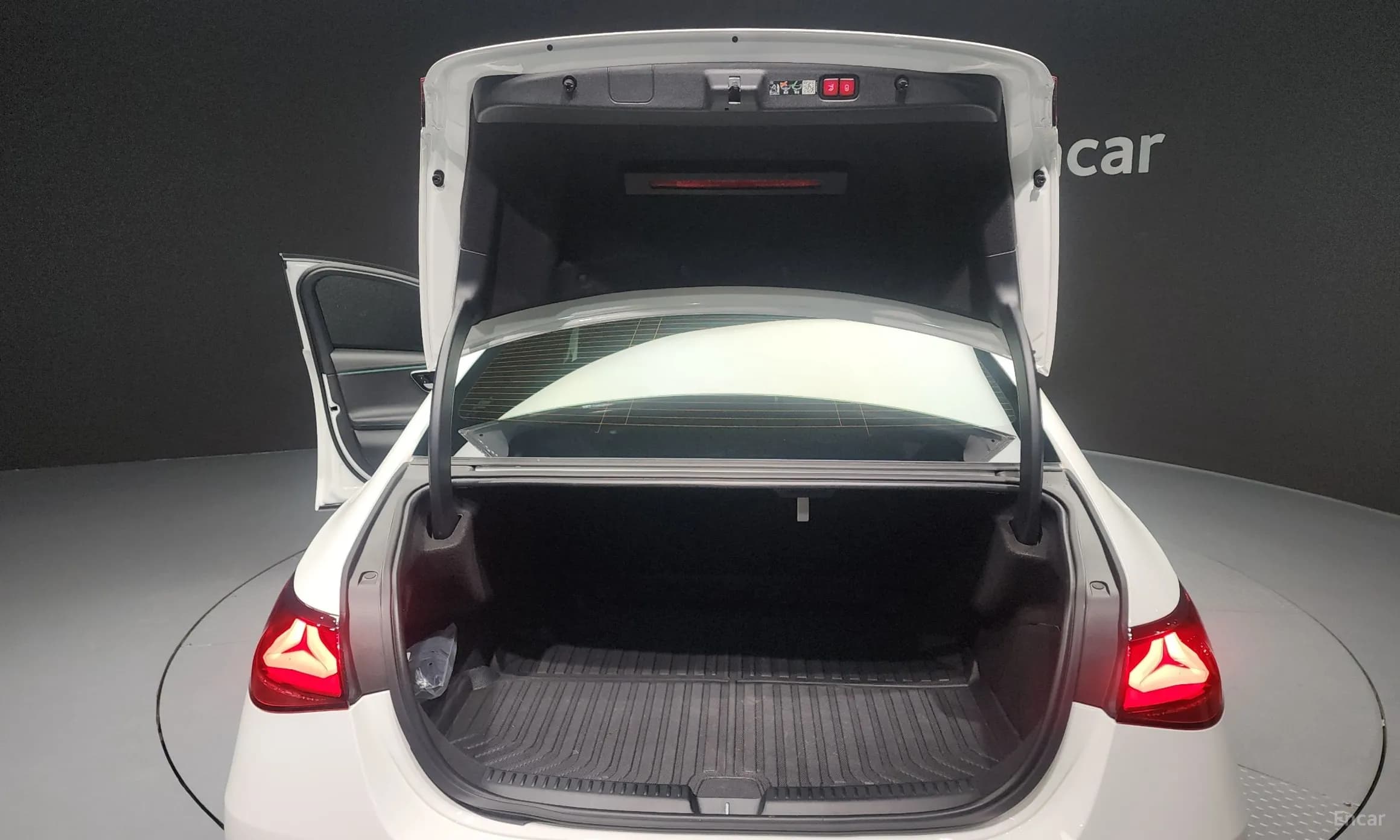 E-Class W214