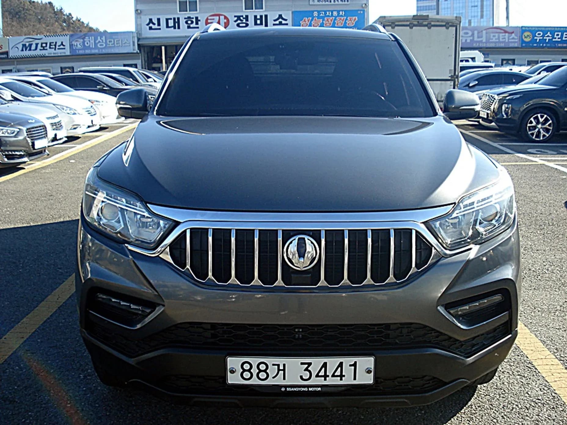 Rexton Sports Khan