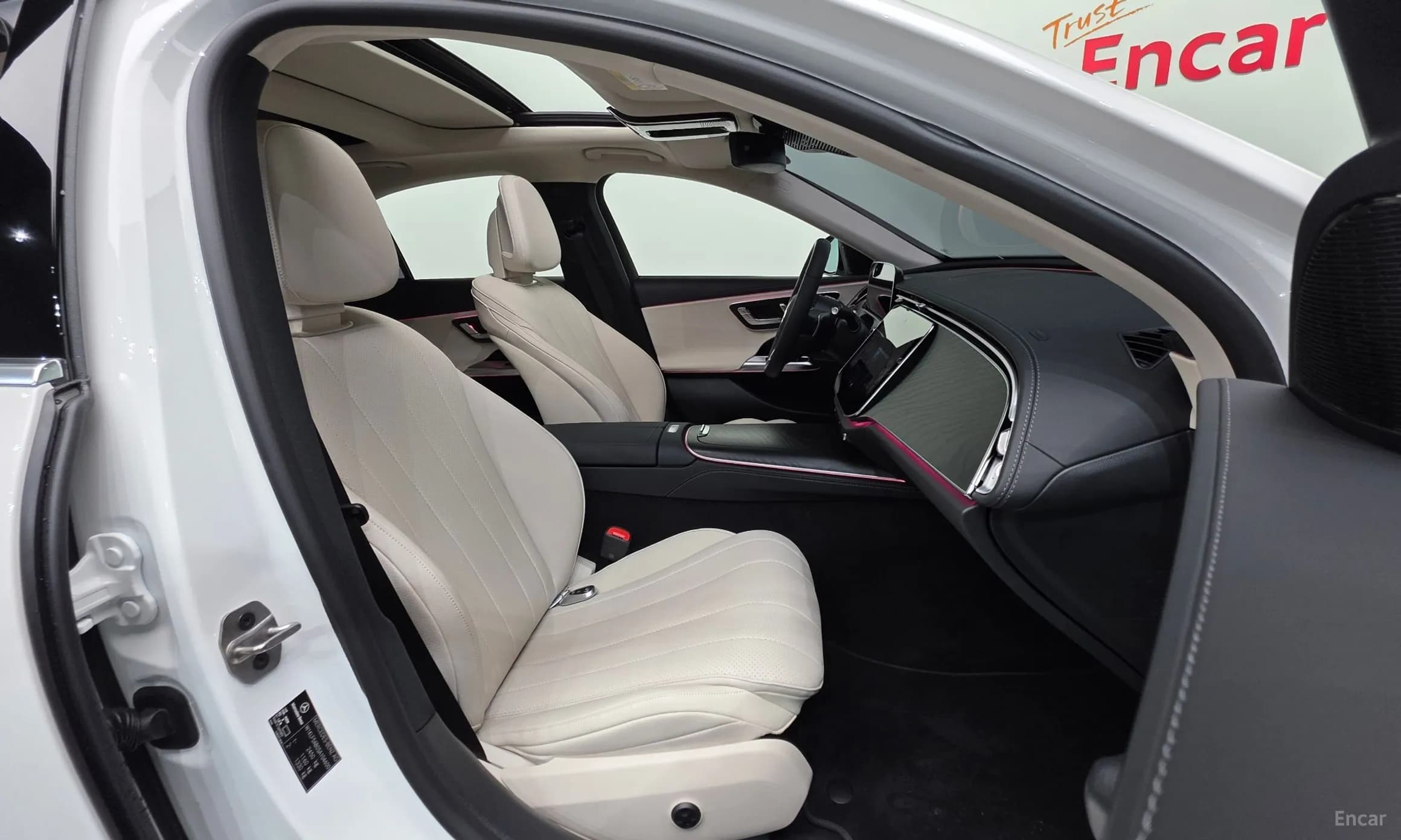 E-Class W214