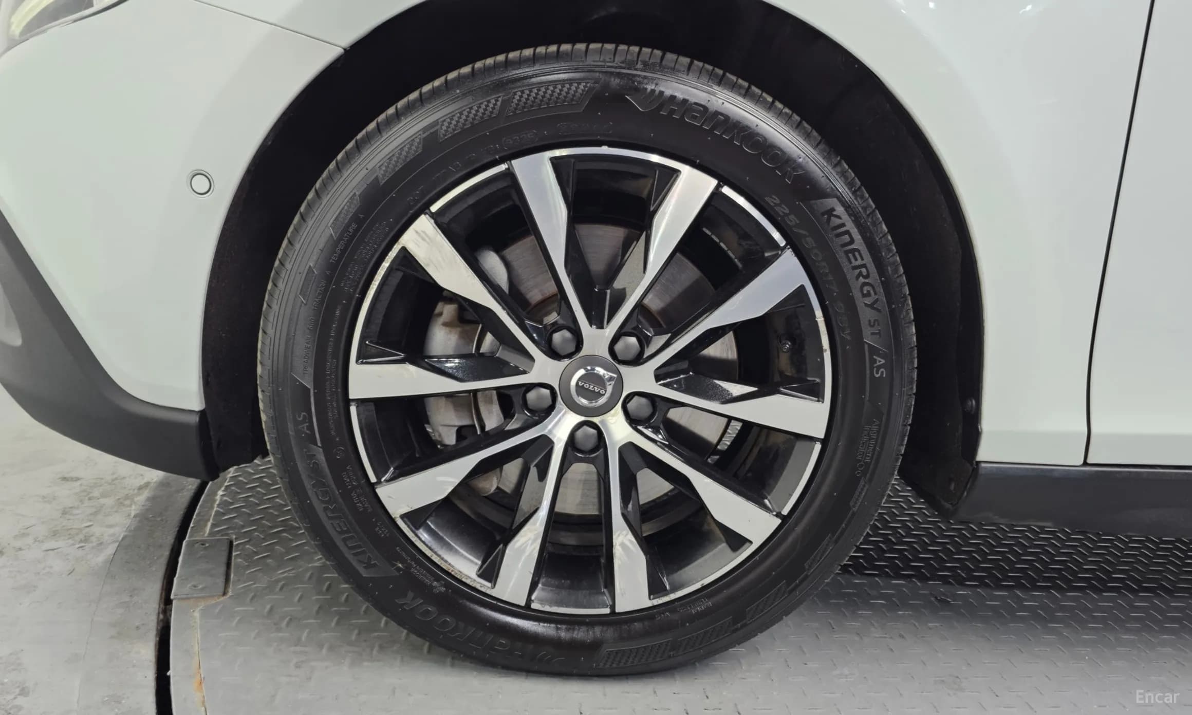 V40 Cross Country