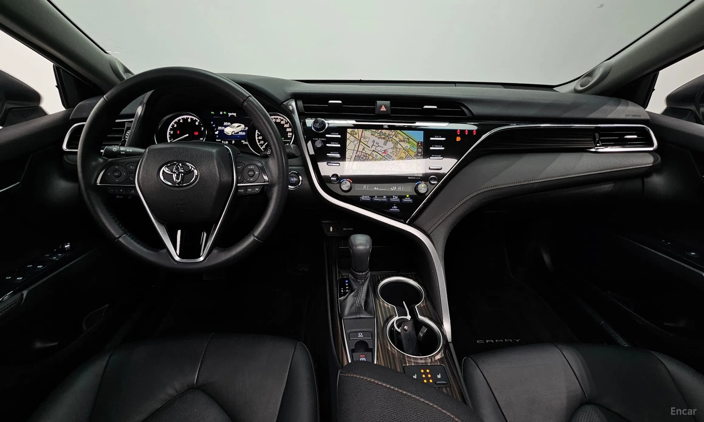 Camry (XV70)