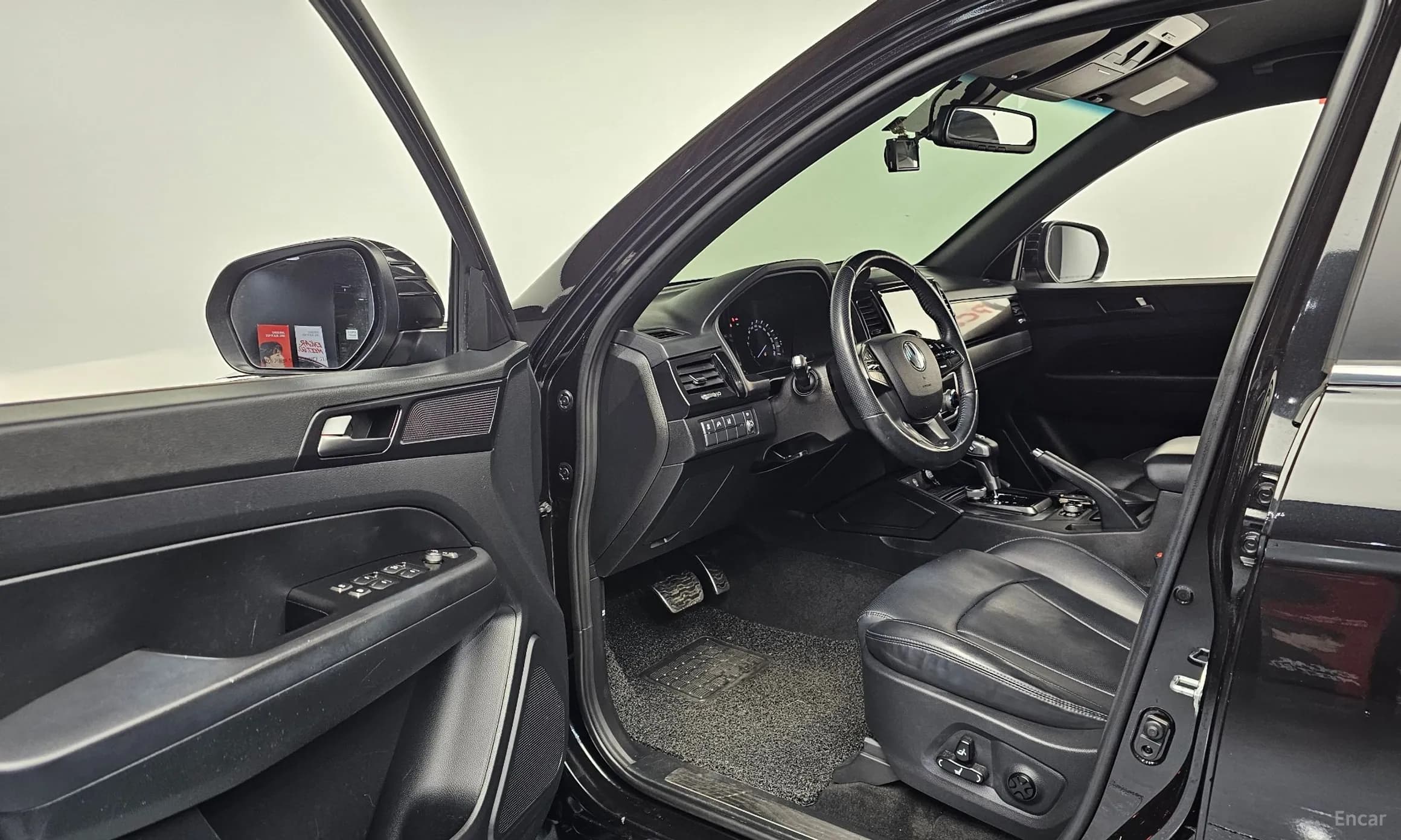 Rexton Sports Khan