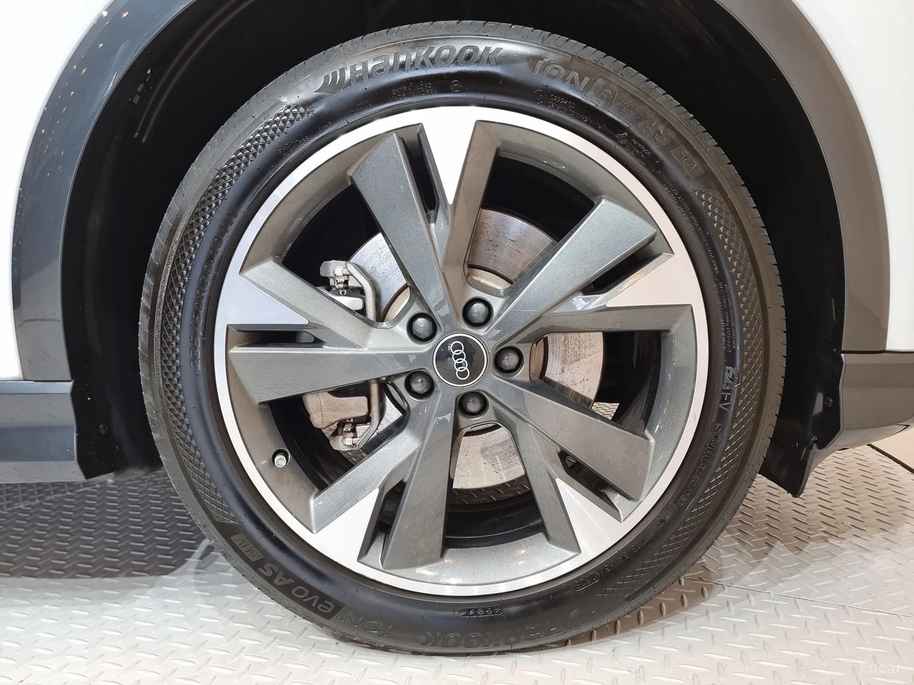 Q4 e-tron (F4)