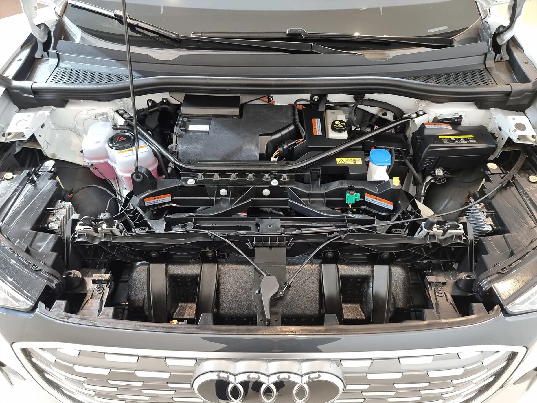 Q4 e-tron (F4)