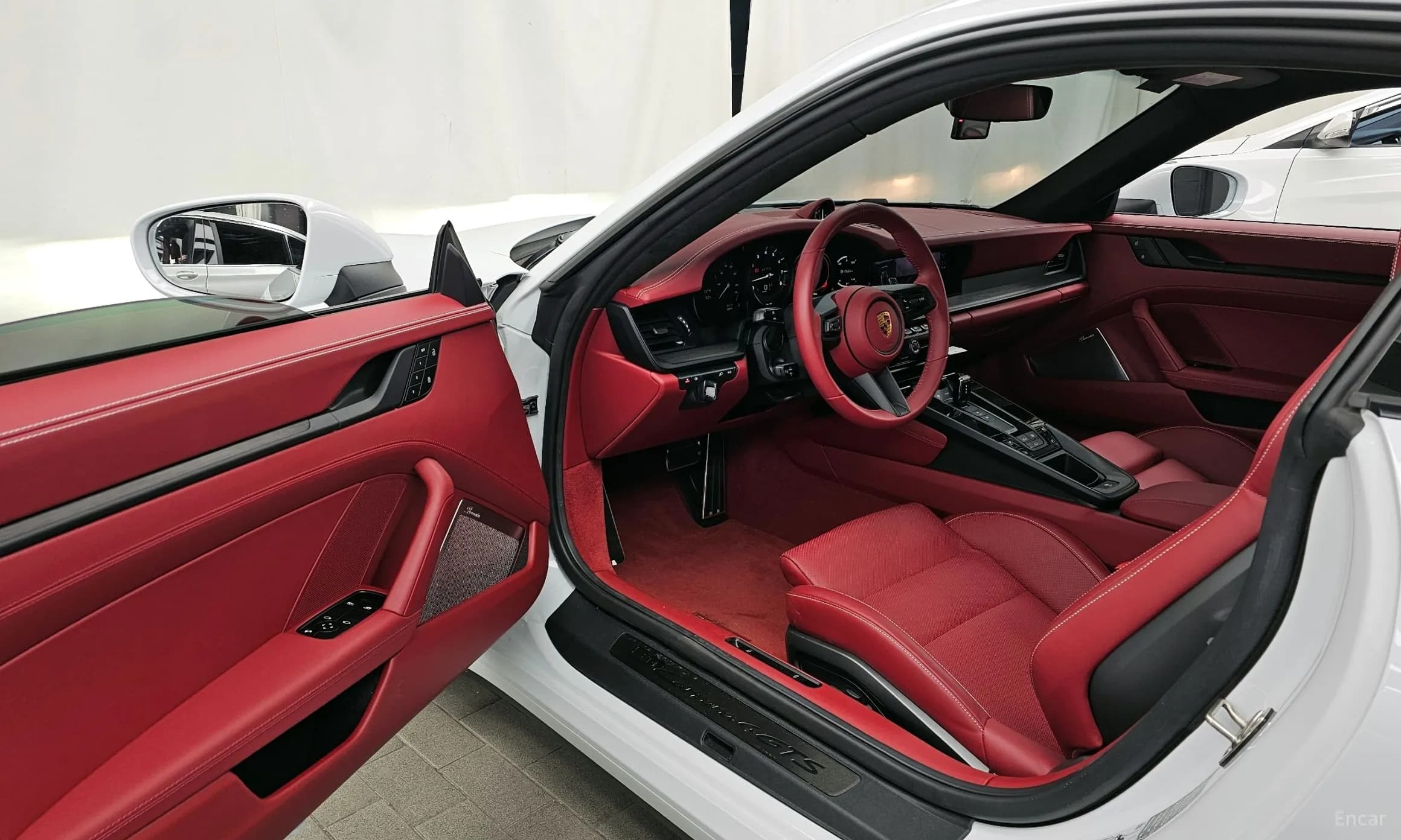 911 (992)