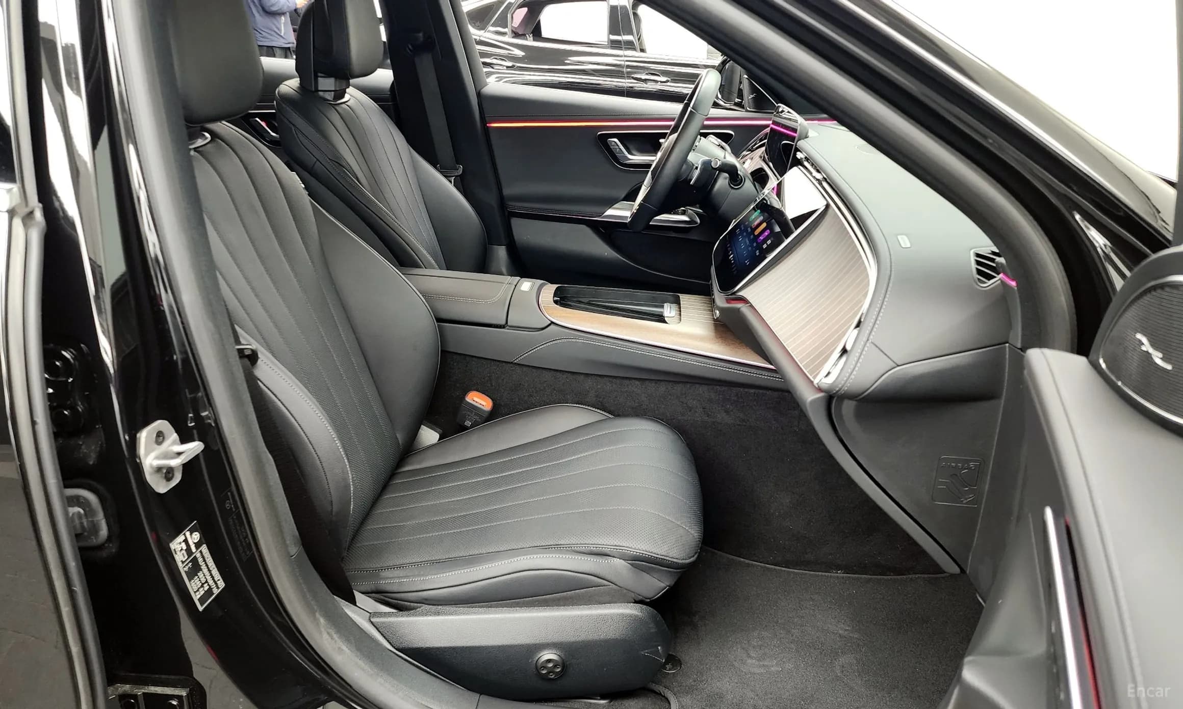E-Class W214