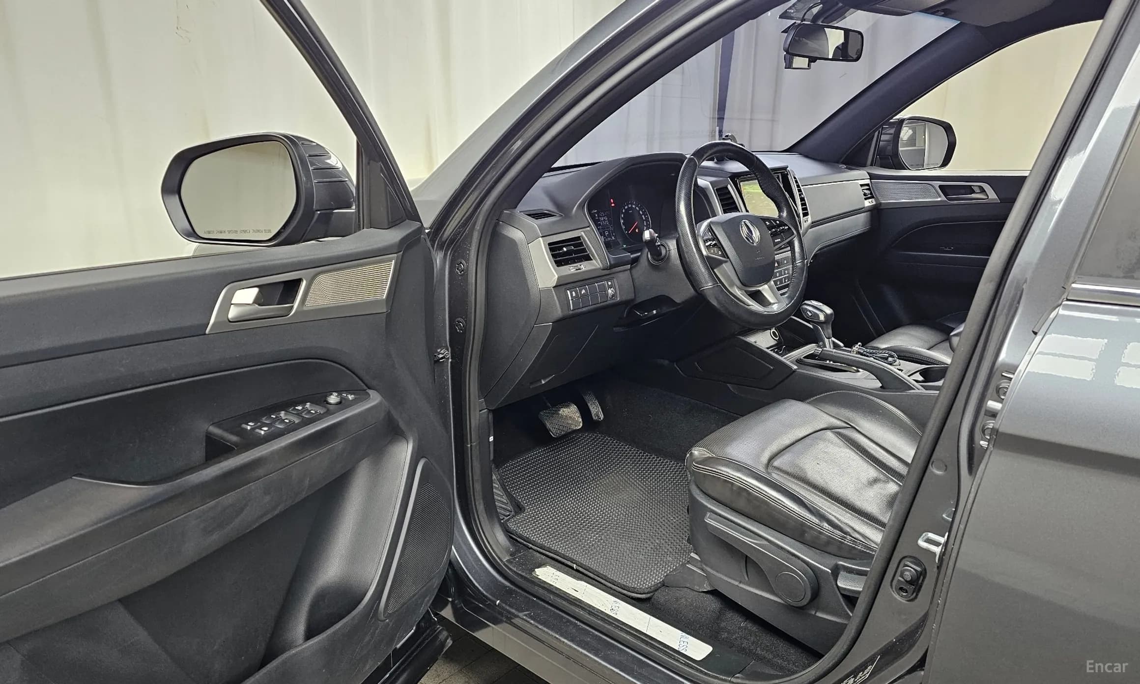 Rexton Sports Khan
