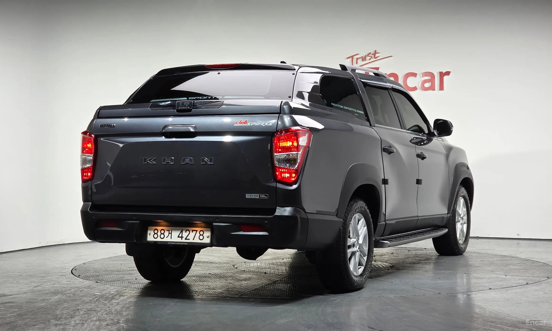 Rexton Sports Khan