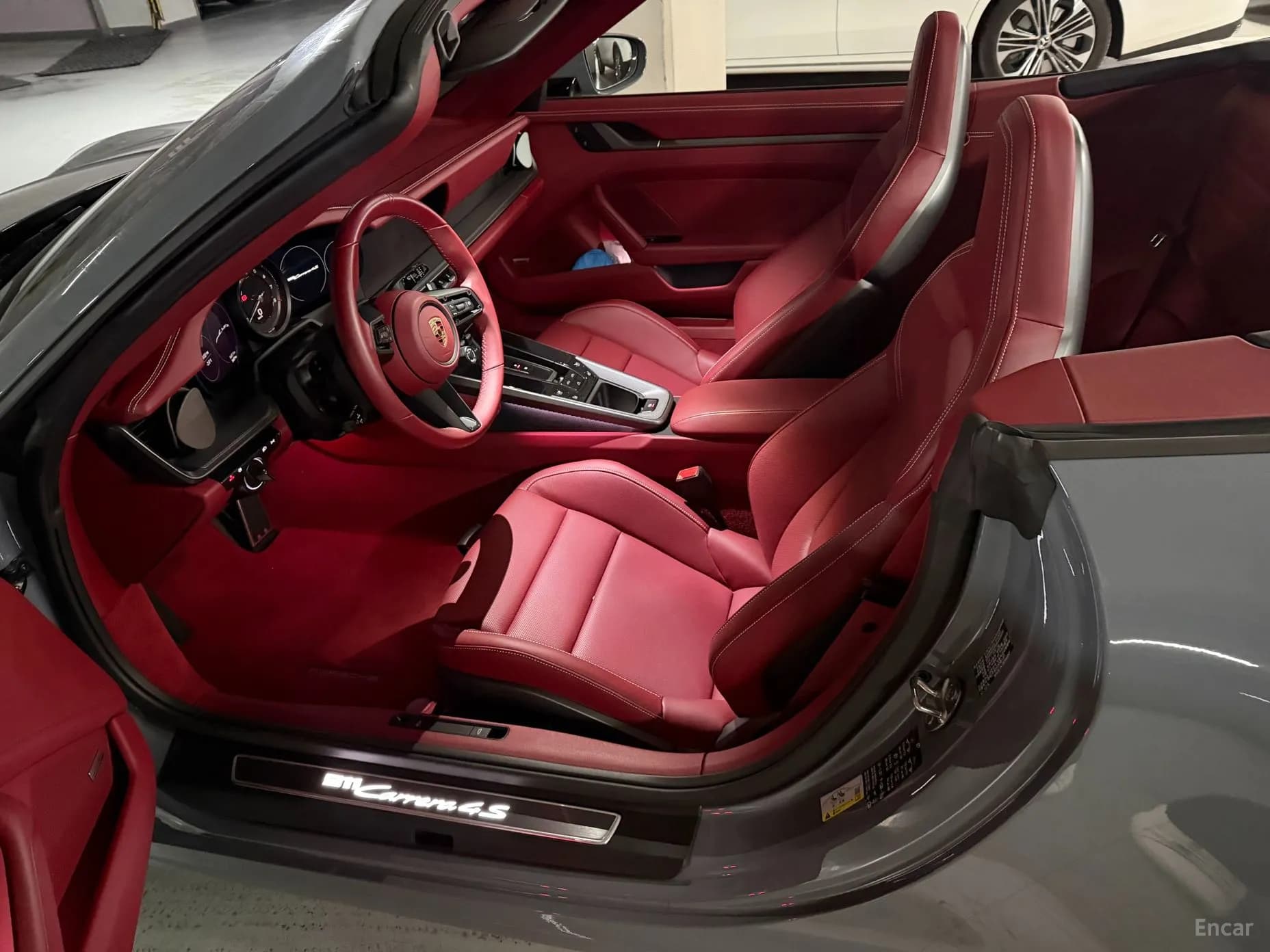 911 (992)