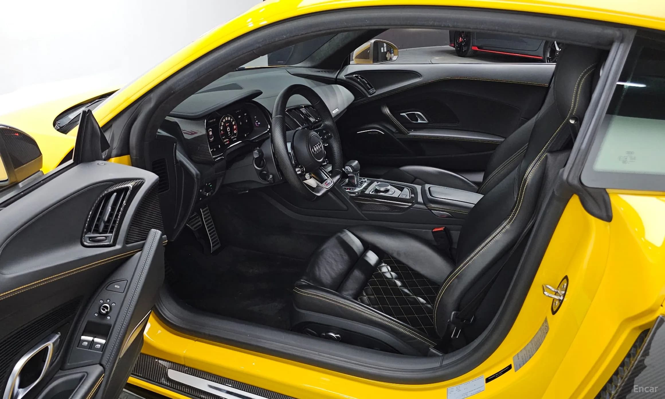 R8 (4S)